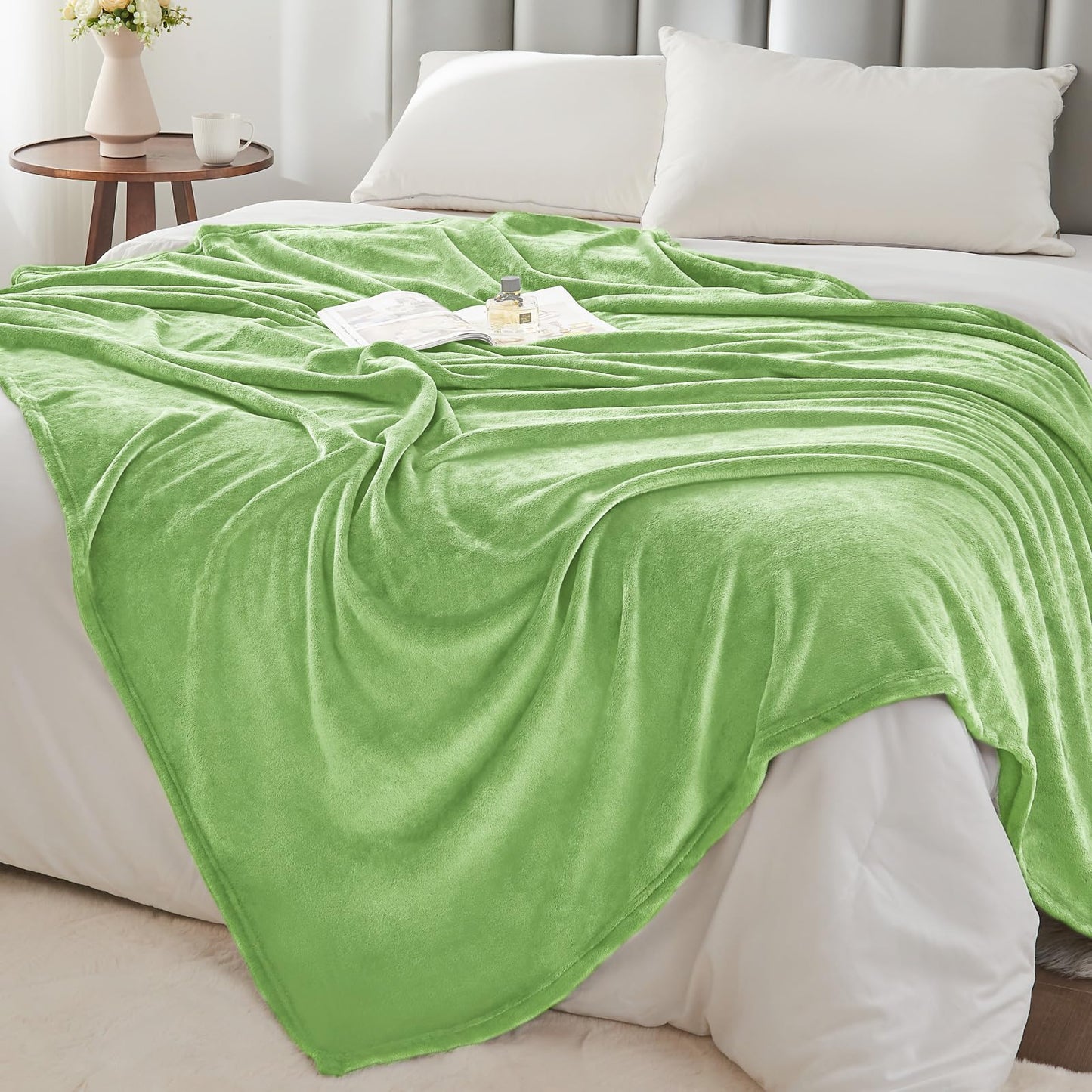 BEDELITE Fleece Blanket Grass Green Throw Blankets for Couch & Bed, Luxury Plush Cozy Fuzzy Blanket 50" x 60", Super Soft Warm Lightweight Throw Blanket for Travel Camping
