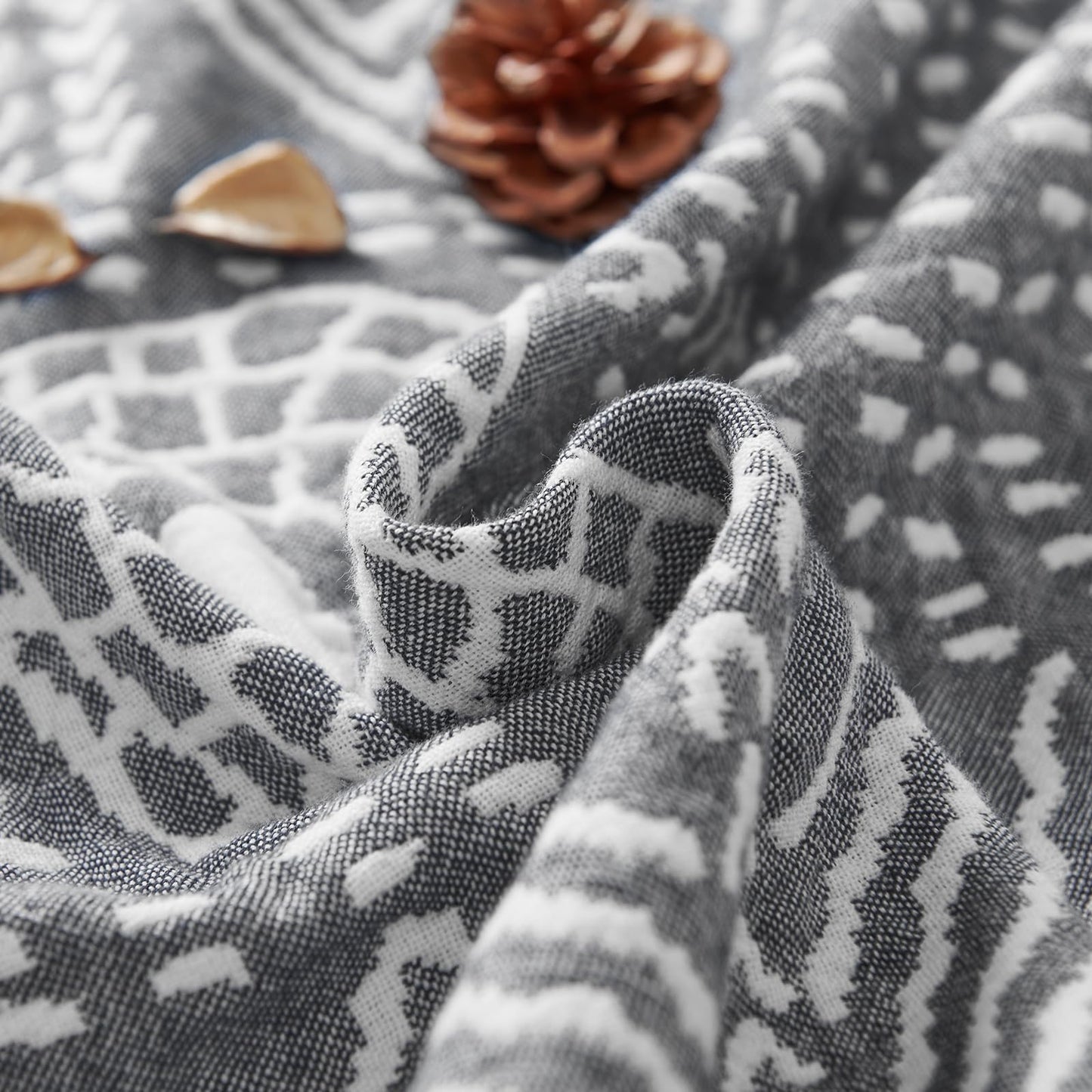 jinchan Boho 100% Cotton Muslin Blanket 3-Layer Queen Size 80x90 Inches Geometric Grey Lightweight Reversible Soft Cozy Comfy Throw for Couch Sofa Bed Large Coverlet Quilt Blanket Bedroom All Seasons