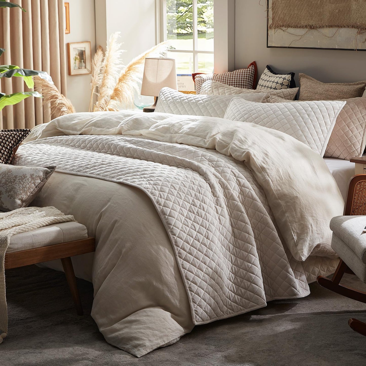 Hilliomas Oversized California King Size Velvet Quilt Set (120"x120"), Luxurious Diamond Quilted Stitching, Lightweight Soft All-Season Bedspread Set with 2 Pillow Shams, White