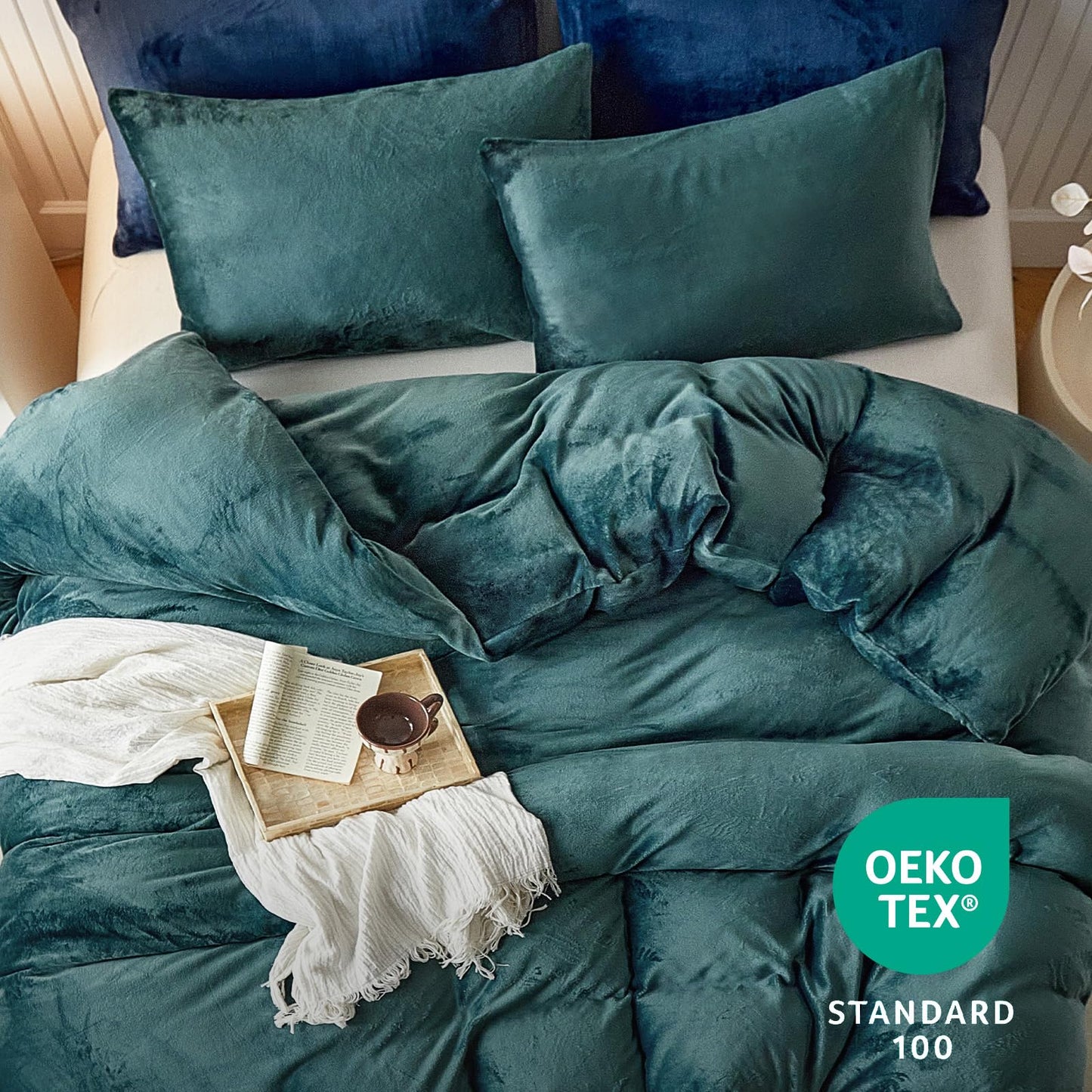 WARMDERN Peacock Blue Velvet Duvet Cover Set Queen Size, Luxury Milk Velvet Bedding Duvet Cover with Zipper Closure, 3pcs Ultra Soft Duvet Covers for All Seasons, 90" x 90", Peacock Blue