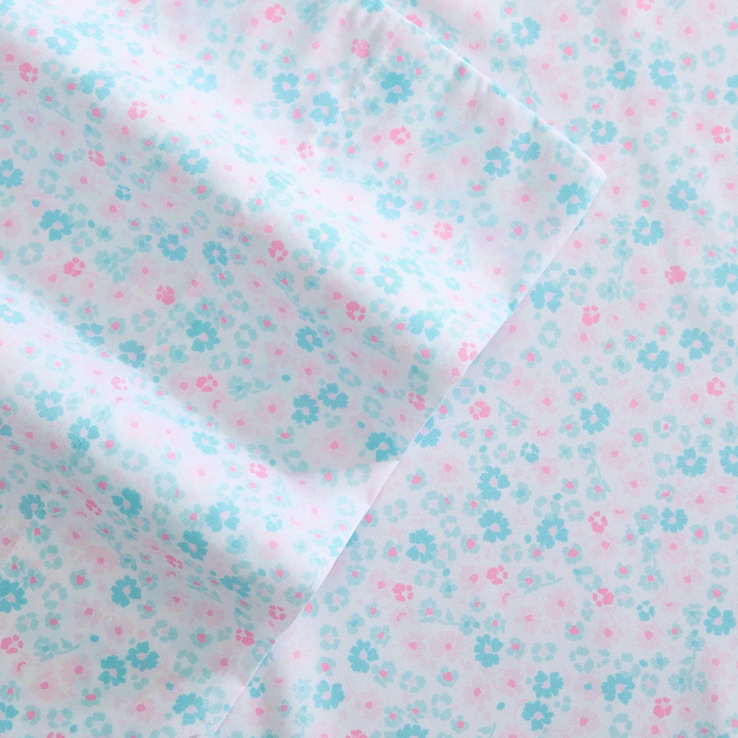 Betsey Johnson - Queen Size Sheet Set, Ultra-Soft Bedding with Smooth Feel, Deep Pockets, Bed Sheets with Matching Fitted Sheet & Pillowcases (Leopard Rosettes Pink)