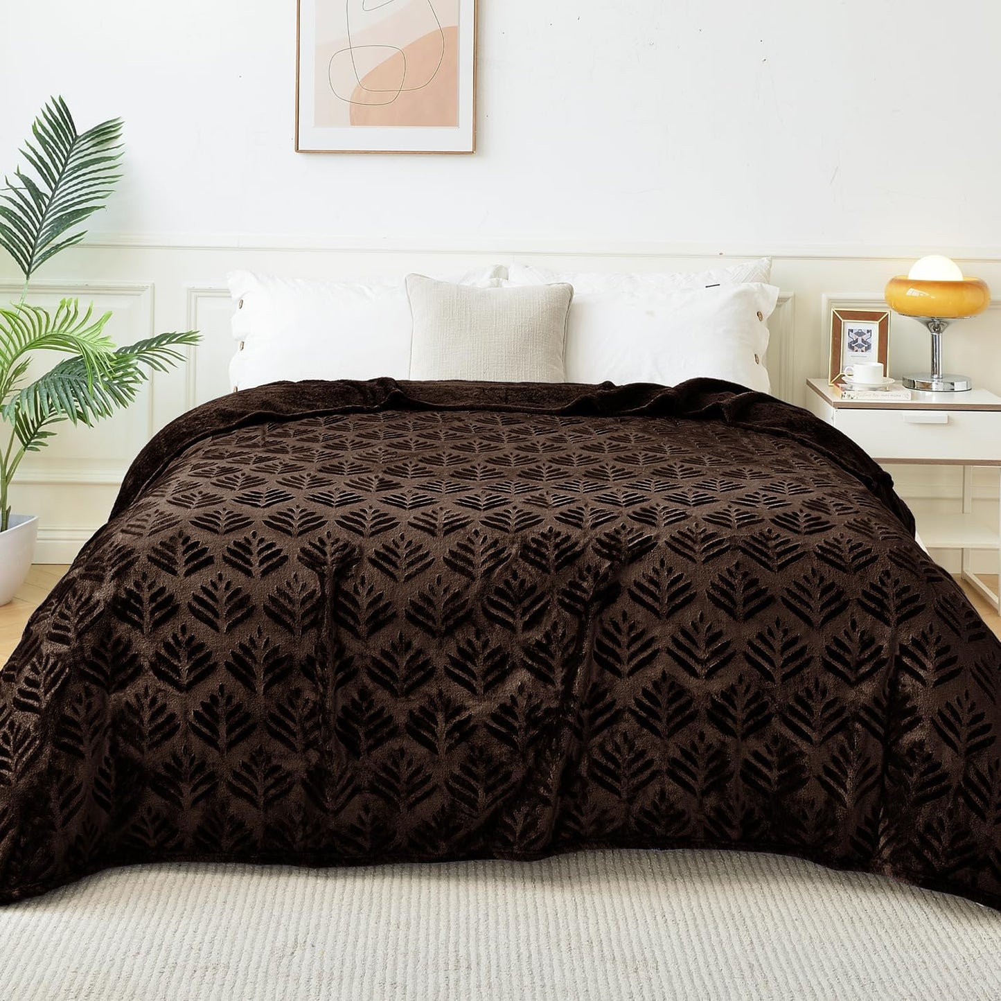 Exclusivo Mezcla Fleece Throw Blanket for Couch, Super Soft and Cozy Blankets All Season Use, Leaves Pattern, Plush Fuzzy Lightweight, Coffee, 50x60 Inch