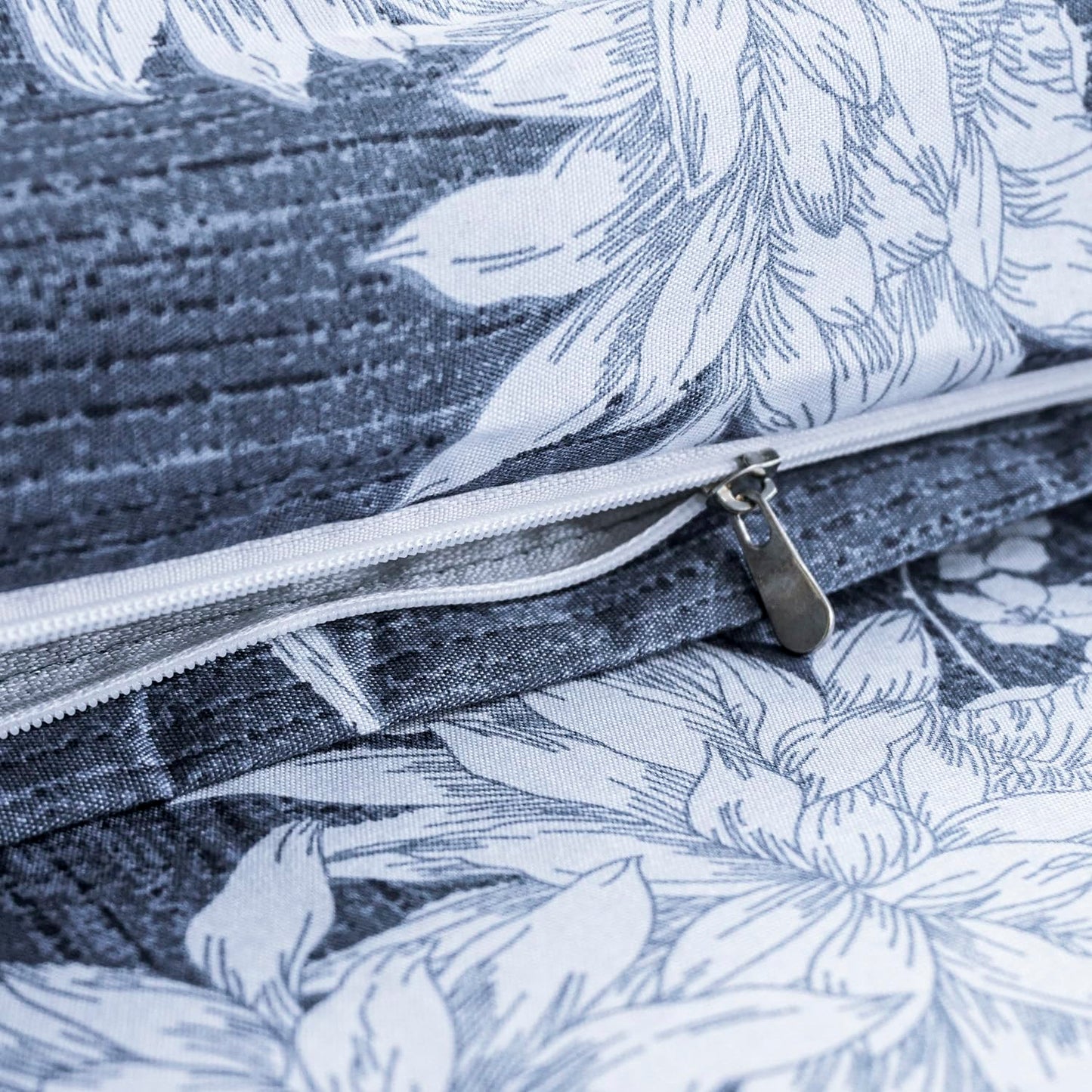 BoL CamelliaCasa Large Bed Set - Floral Pattern Bed Set, 4-piece Bedding, 1 Soft Plant Floral Duvet Cover, 1 Comfortable Plant Bed Sheet, and 2 Pillowcases (Indigo, Queen 90 * 90)