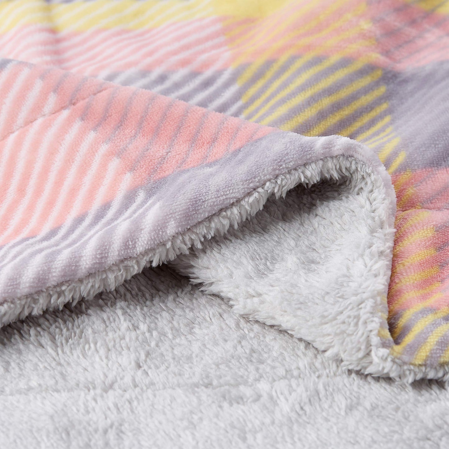 Home Bedford Blanket Throw – Oversized Plush Woven Polyester Sherpa Fleece Plaid Throw – Breathable and Machine Washable in Modern Blush