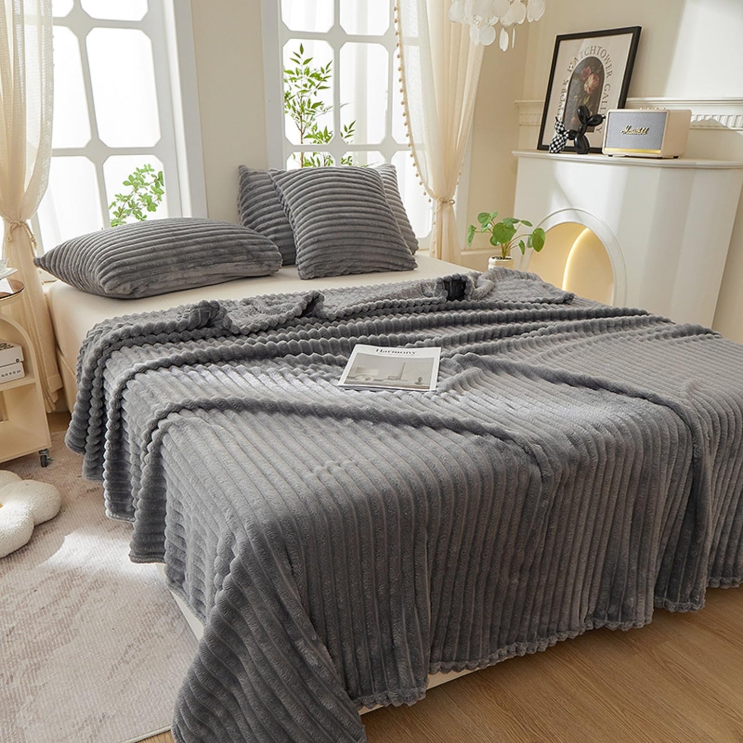 Plush 3D Stripe Fleece Throw Blanket for Couch, Ultra Soft & Warm All-Season Comfort, Lightweight Cozy Throws for Sofa Bed Dorm, for Women Girls (Light Gray, Full/Queen（80 * 90in）)