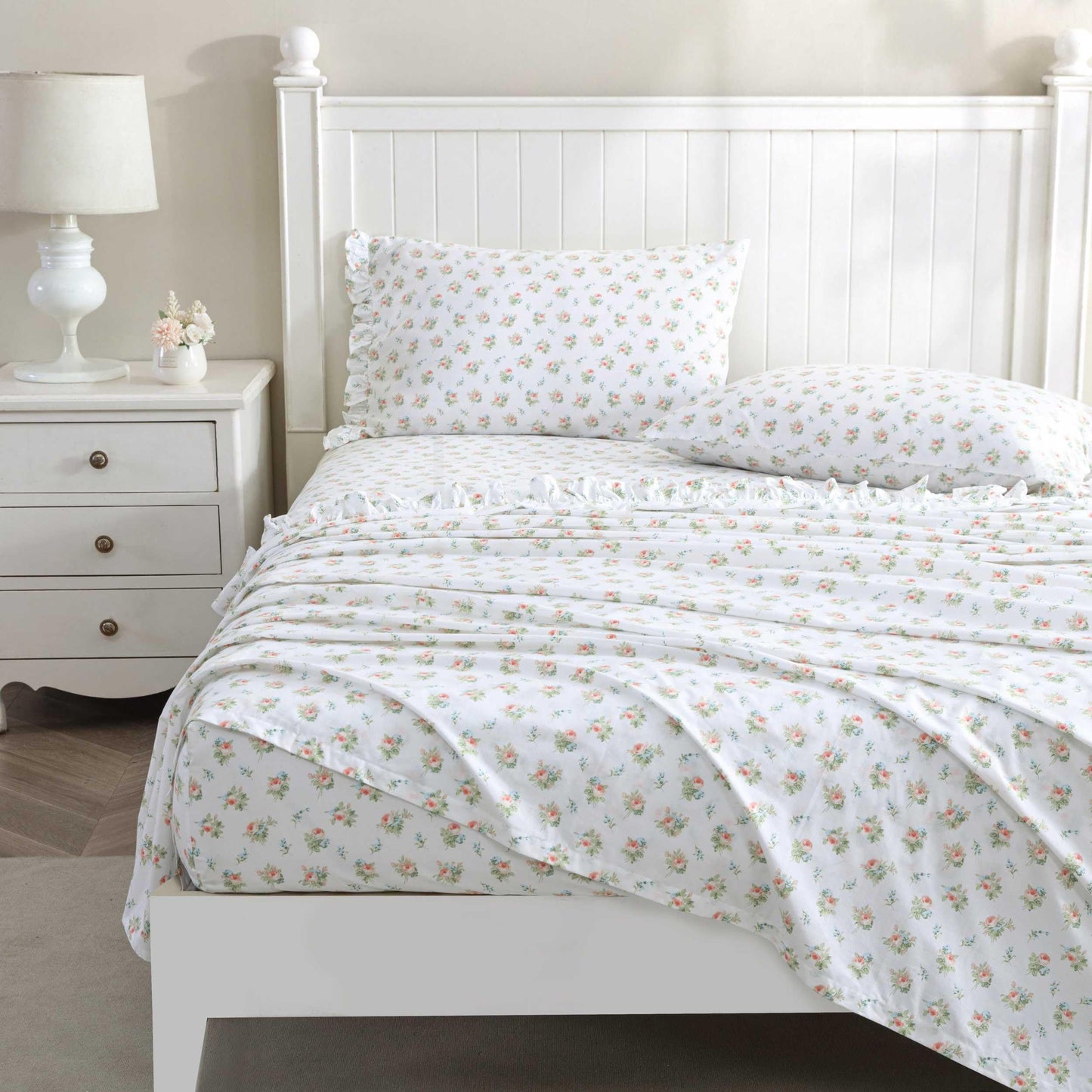 Laura Ashley – Twin Size Sheet Set, Crisp & Lightweight Cotton Percale Bedding with Fitted Sheet and Pillowcase, Floral Room Decor, Deep Pocket, College Dorm Room Essentials (Roseford White)