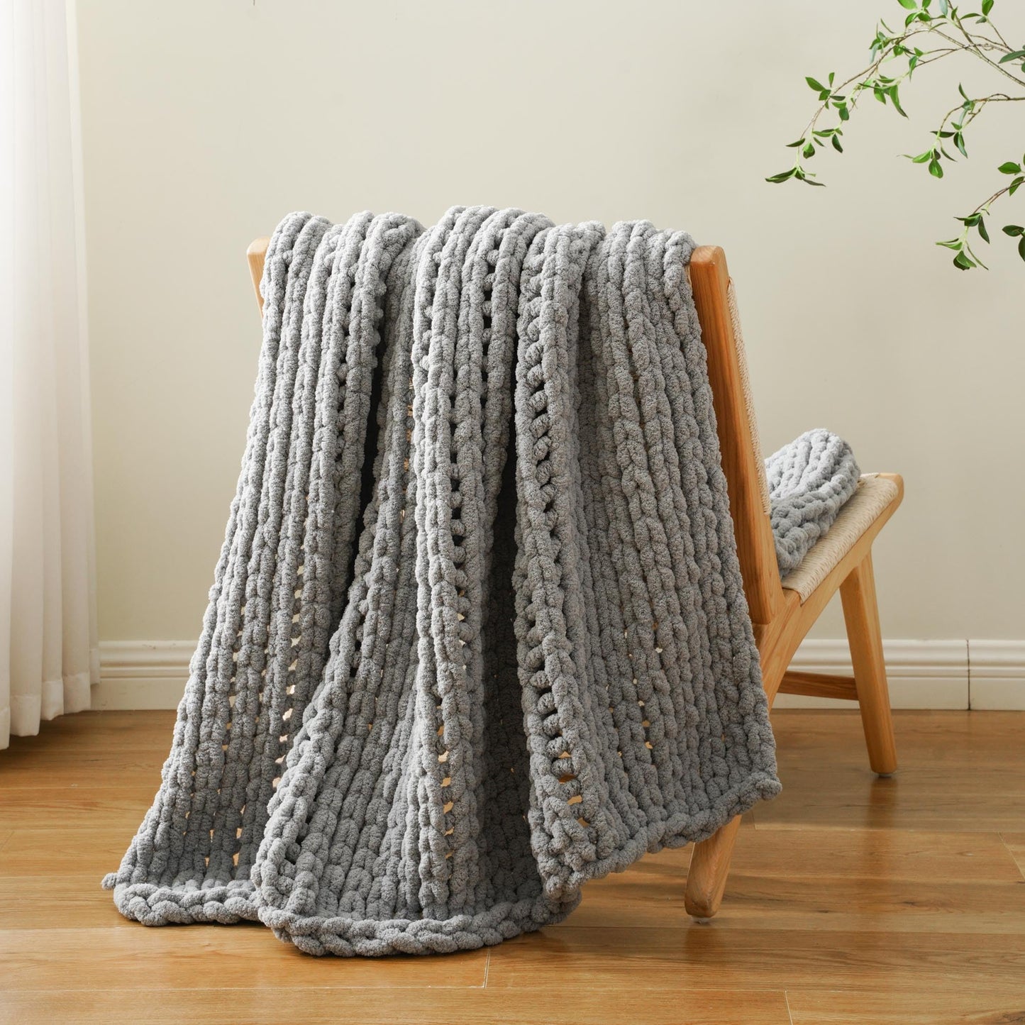 Battilo Chunky Knit Throw Blanket, Soft and Thick Chenille Throw Blanket, 50"x60" Handmade Cable Knit Crochet Blanket, Light Grey Knot Knitted Throw Blankets for Couch Sofa Bed Home Decor, Light Grey