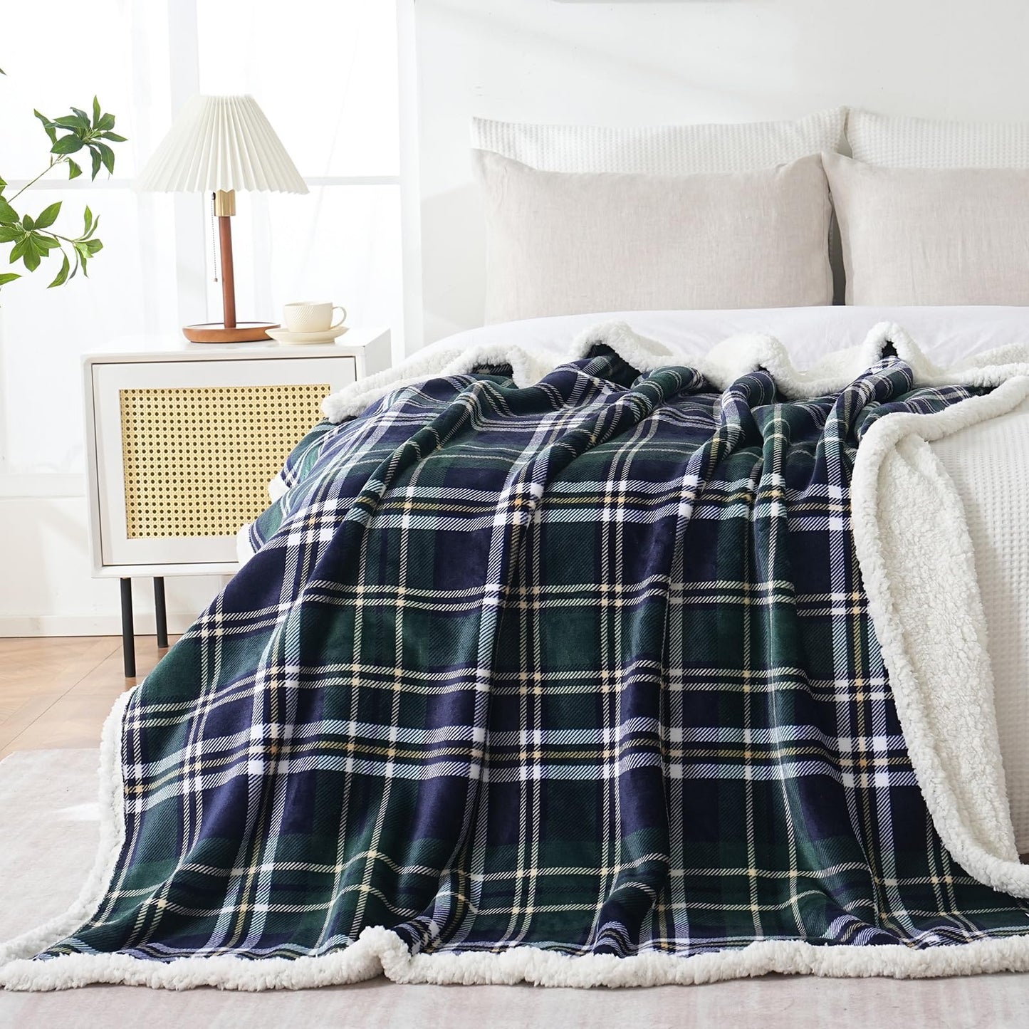 Gracelife Sherpa Fleece Throw Blanket for Couch, Fluffy Plush Warm Fuzzy Blanket for Women and Men, Cozy Thick Soft Twin Blanket for Bed (Green-Soft Blue, 60"*80")