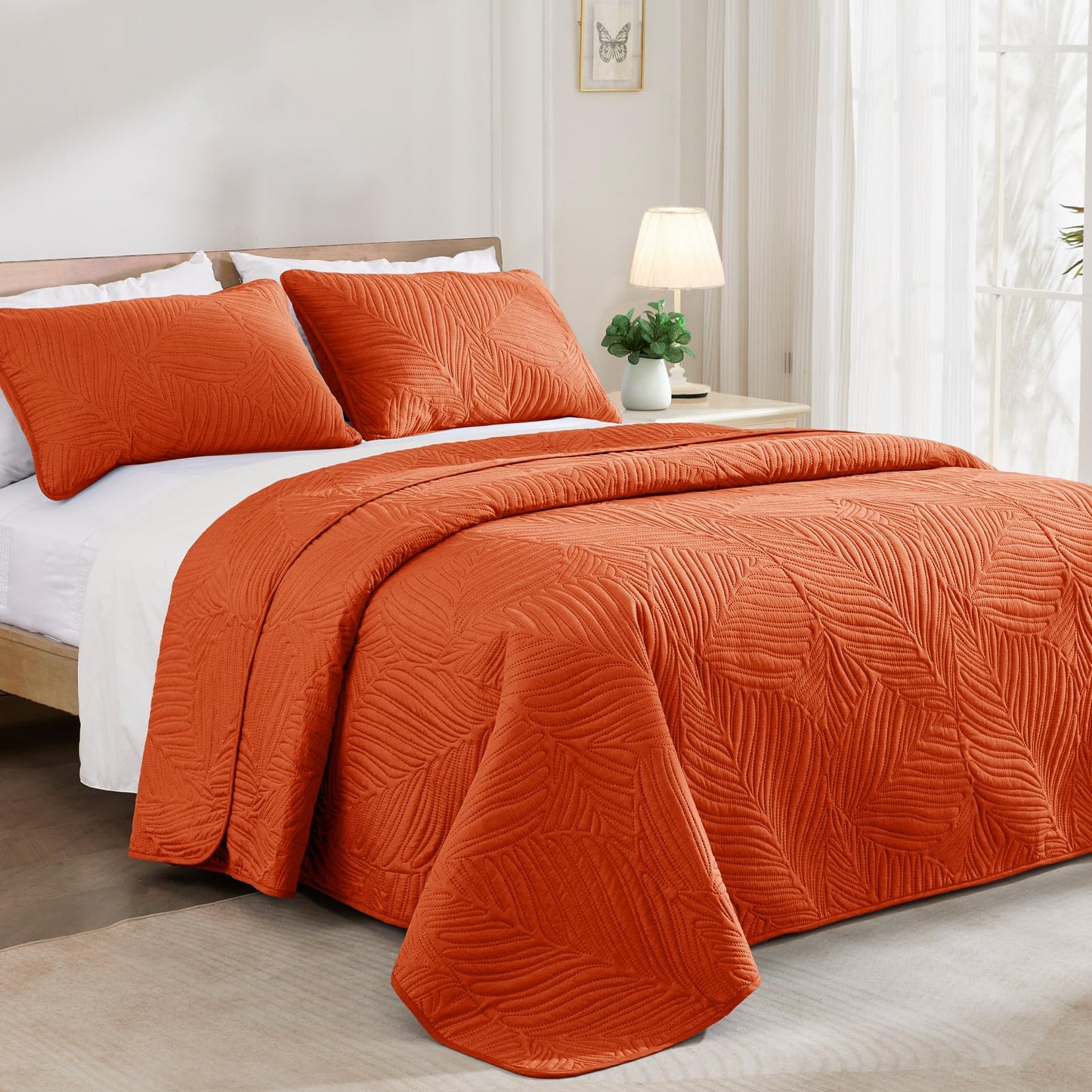Exclusivo Mezcla Queen Quilt Bedding Set, Lightweight Burnt Orange Quilts Queen Full Size for All Seasons, Soft Microfiber Bedspreads Coverlets Bed Cover with Leaf Pattern, 3 Piece