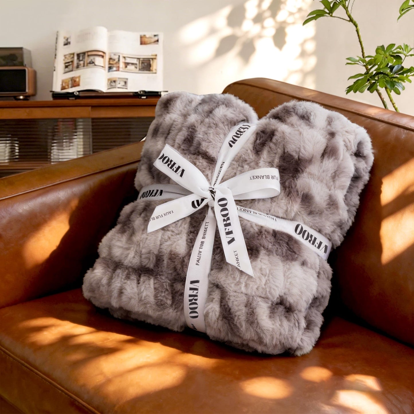 VFROO Ruched Faux Fur Throw Blanket, Soft Plush Fluffy Blanket, Warm Thick Cozy Blanket for Couch Bed and Sofa, Fuzzy Comfy Rabbit Fur Throw Blankets Gifts for Women Mom Her (50"x60",Tie-dye Taupe)