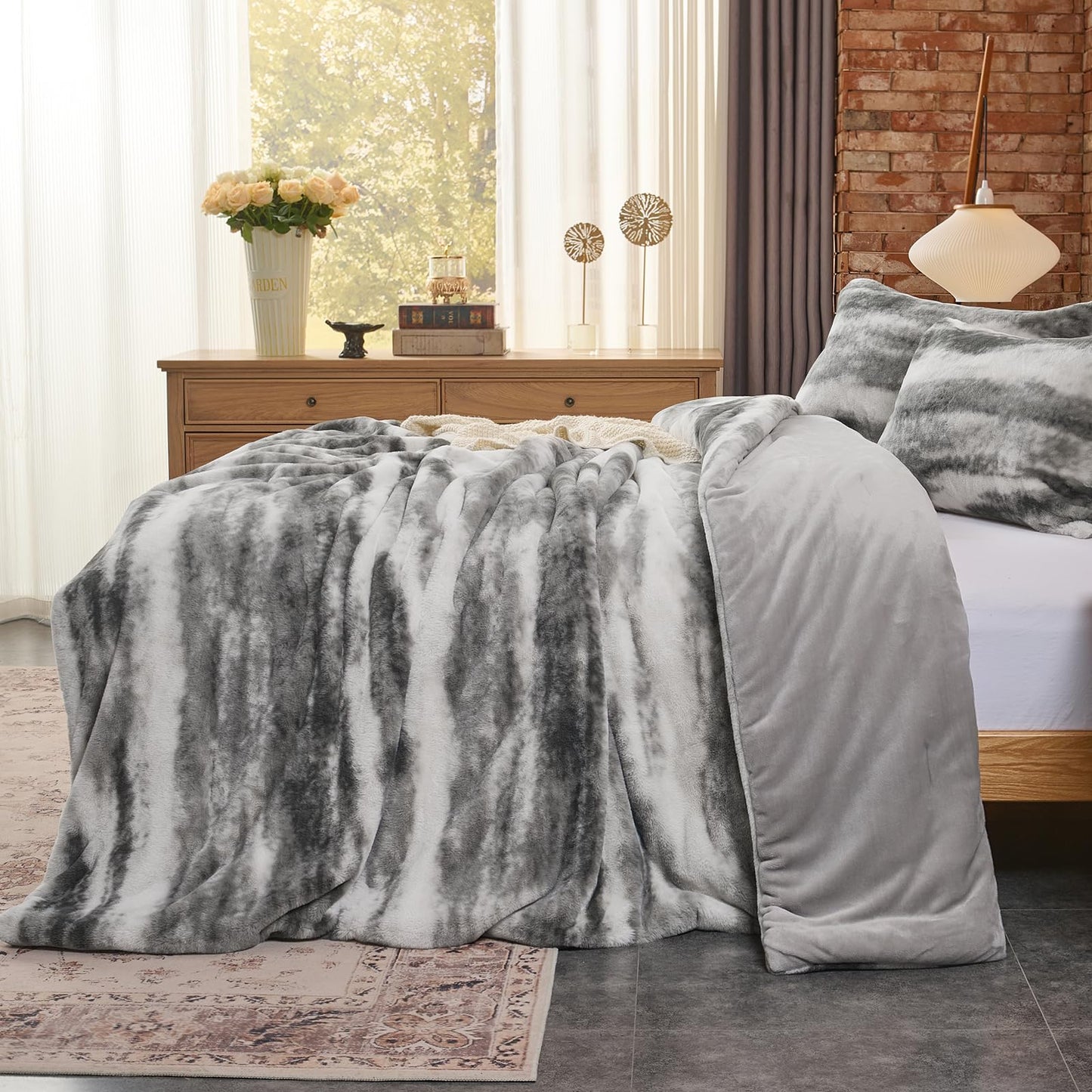 Lotus Karen Queen Comforter Set - Fluffy Black and White Faux Fur Bed Comforter Queen - Lightweight Warm Fuzzy Watercolor Faux Rabbit Fur Bedding Sets 3 Pieces(1 Comforter and 2 Pillowcases)
