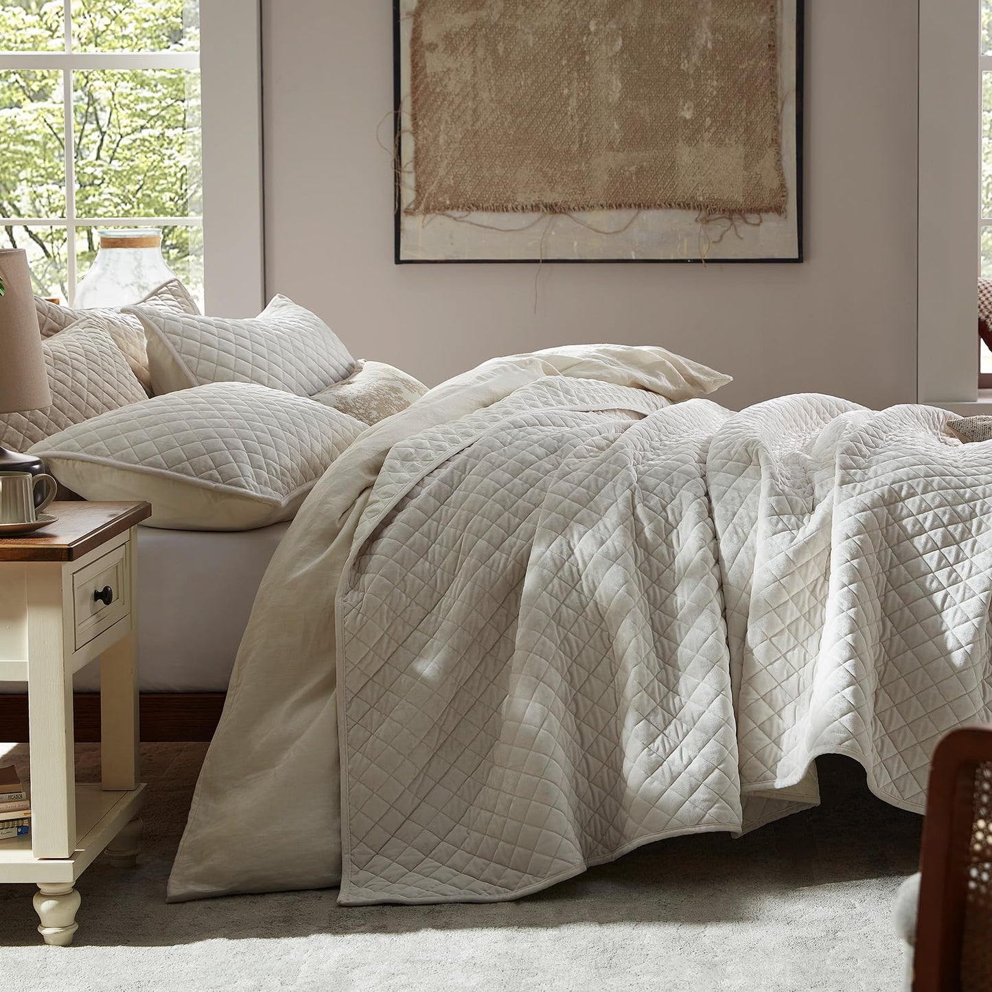 Hilliomas Oversized California King Size Velvet Quilt Set (120"x120"), Luxurious Diamond Quilted Stitching, Lightweight Soft All-Season Bedspread Set with 2 Pillow Shams, White