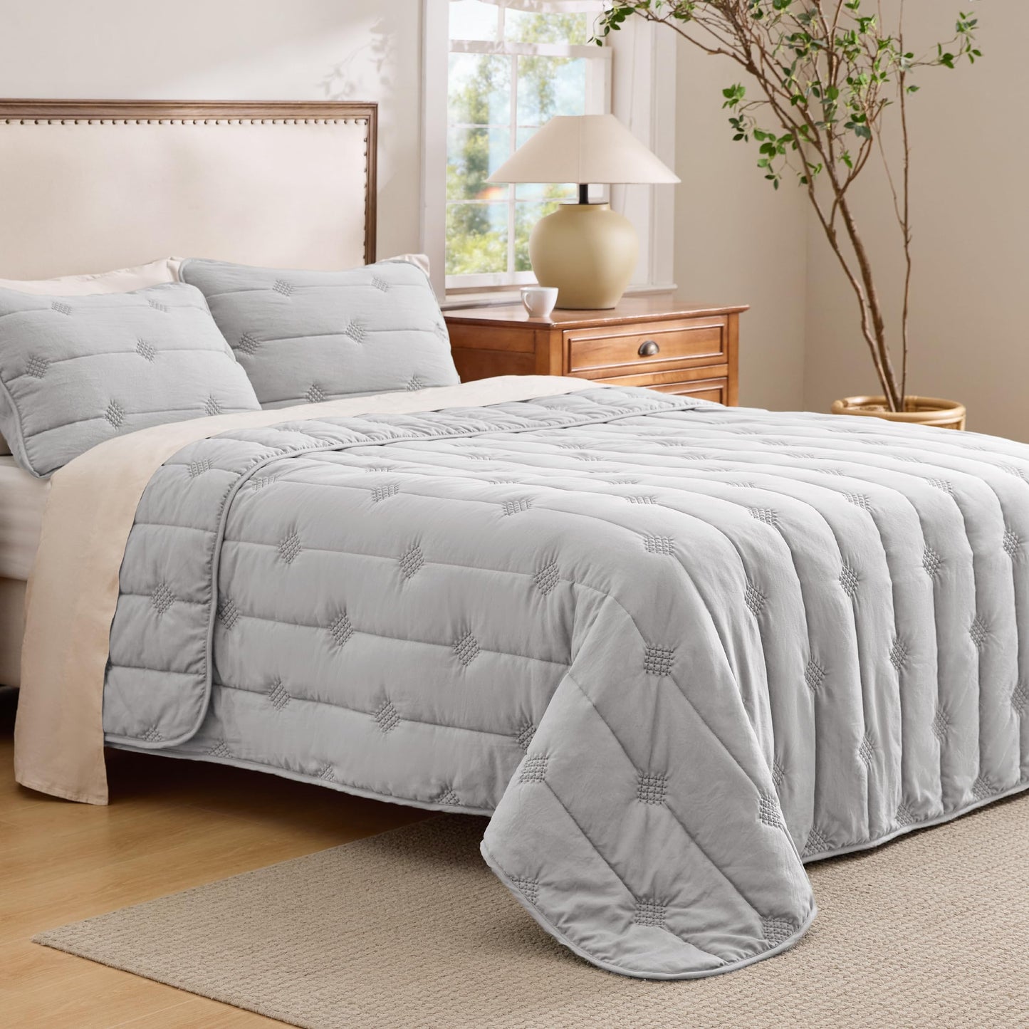 Bedsure Lightweight Comforter King Size – Extra Soft & Breathable Quilt Set, 3 Piece Prewashed Cotton-Like Polyester Bedding, Includes 1 Quilt 106x96 Inches with 2 Shams, Machine Washable, Light Grey