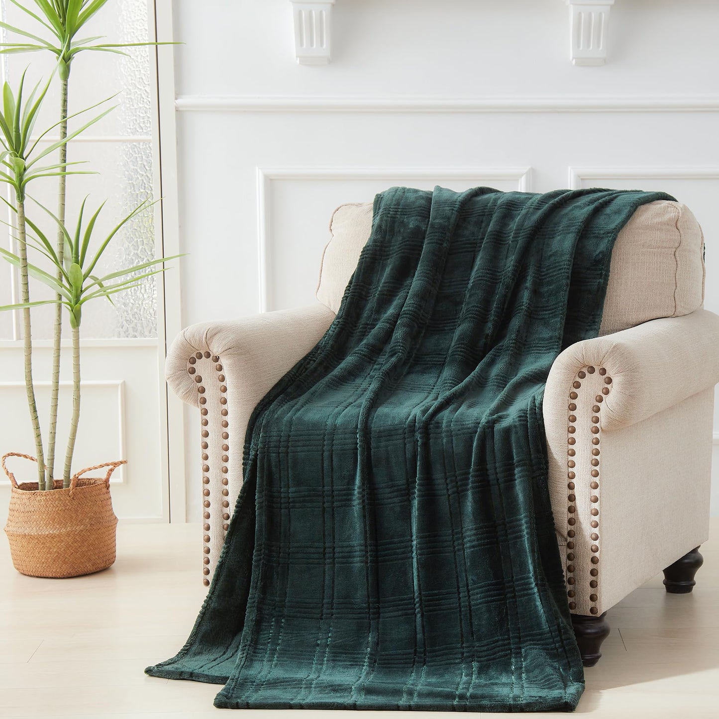 Serenhom Soft Cozy Plaid Fleece Twin Siz Blanket, 60x80 Inches – 3D Jacquard Diamond Design, Lightweight Blanket for Couch, Sofa, Camping & Travel, Forest Green