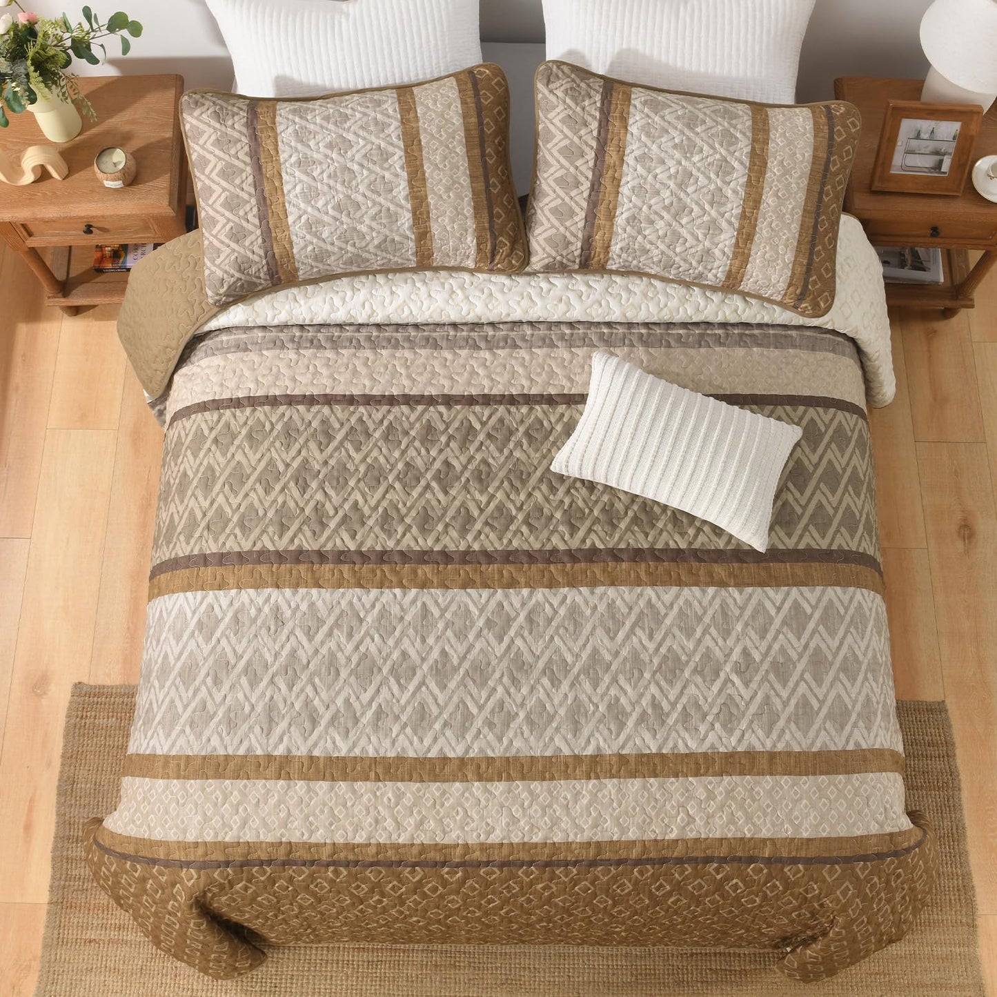 Dinjoy Boho Queen Quilt Set, Striped Bedspread Queen Size, Light Brown Bedding Sets 3 Pieces Micofiber Lightweight Quilts with 2 Pillow Shams Coverlet Bed Sets for Women Men 96''x90''