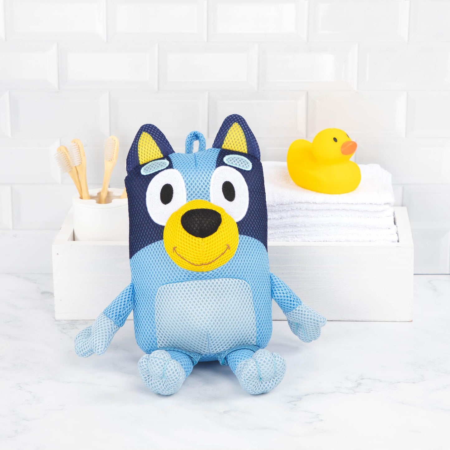 Jay Franco Bluey & Bingo Bath Towel & Bath Buddy Set - Kids Bathtub Accessories - Includes 25 x 50 Inch Microfiber Towel & 13 Inch Bluey Water Play Buddy