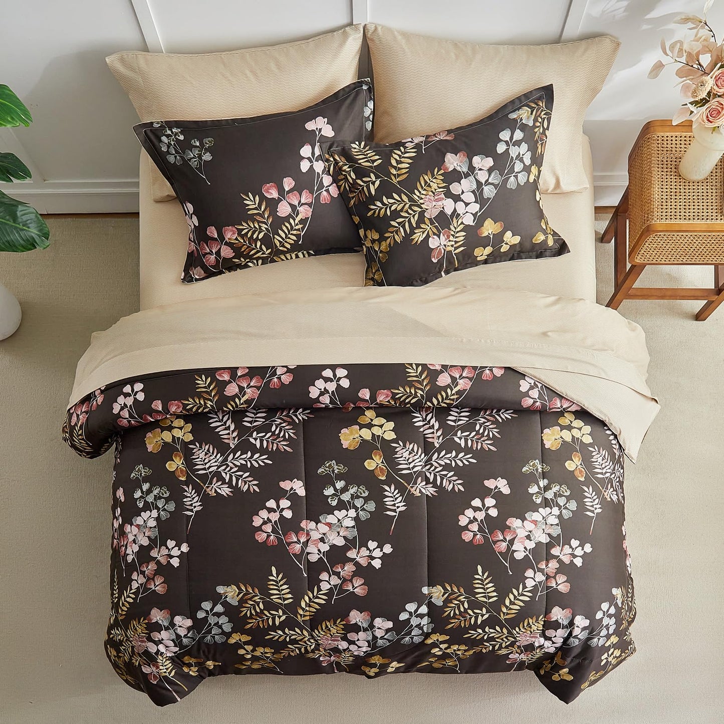 AIKASY Bed in a Bag 7 Pieces Queen Size - Floral Print - Soft Microfiber, Reversible Bed Comforter Set (1 Comforter, 2 Pillow Shams, 1 Flat Sheet, 1 Fitted Sheet, 2 Pillowcases)（Black, Queen）