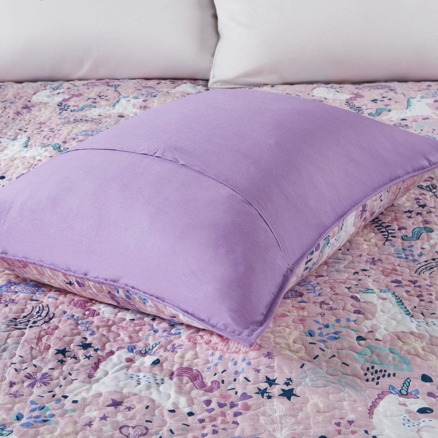 Intelligent Design Kids Reversible Cotton Quilt Set - Vibrant Fun, Playful Print, All Season Children Bedding Coverlet Bedspread, Decorative Pillow, Bedroom Décor, Full/Queen, Unicorn Pink 5 Piece