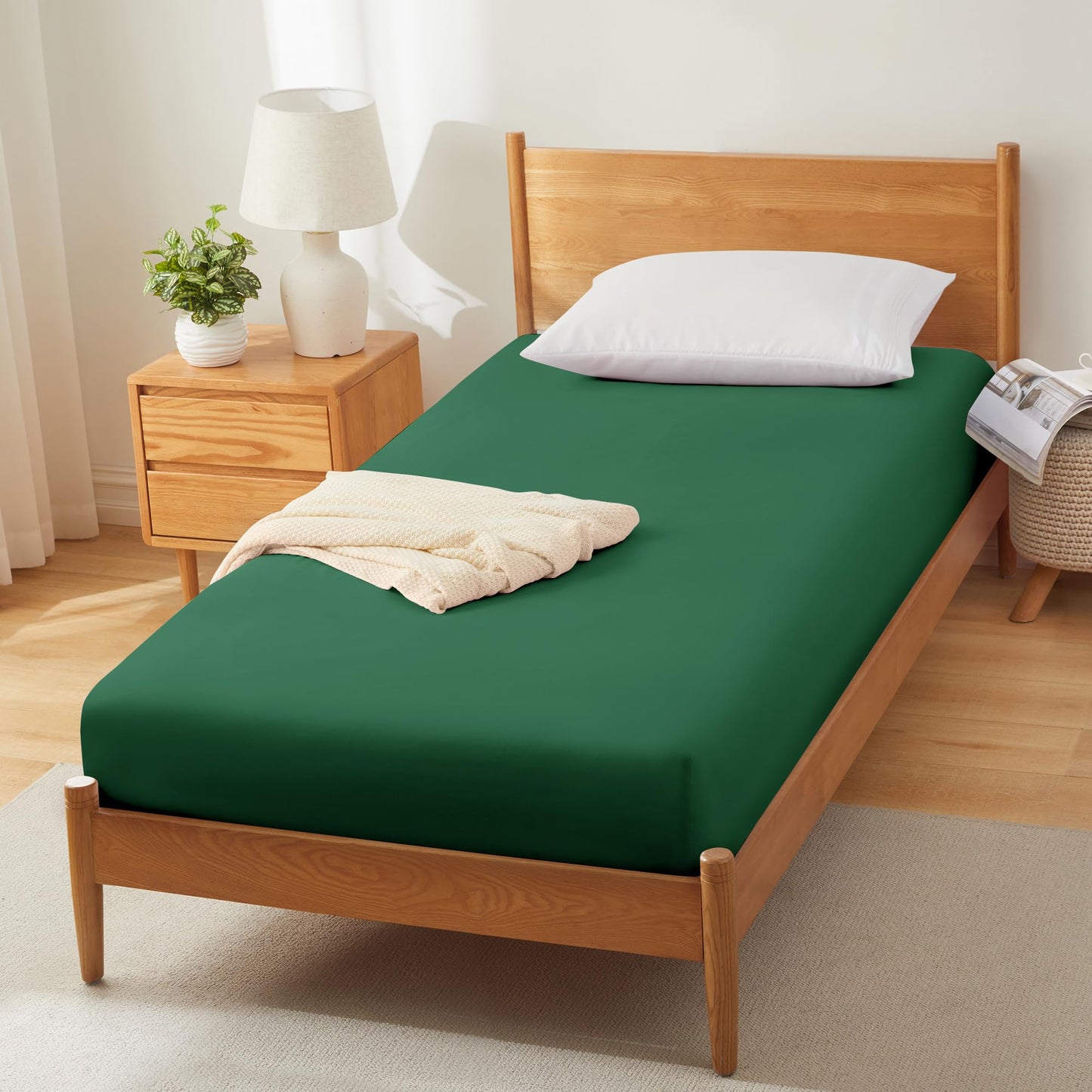 Vonty 1Pcs Green Cot Sheets 31" x 75" - 1800 Thread Count Cot Microfiber Fitted Sheets Only, Breathable & Soft Camper Bunk Fitted Bed Sheet Fit for Narrow Twin RV Bunk Guest Bed Matress