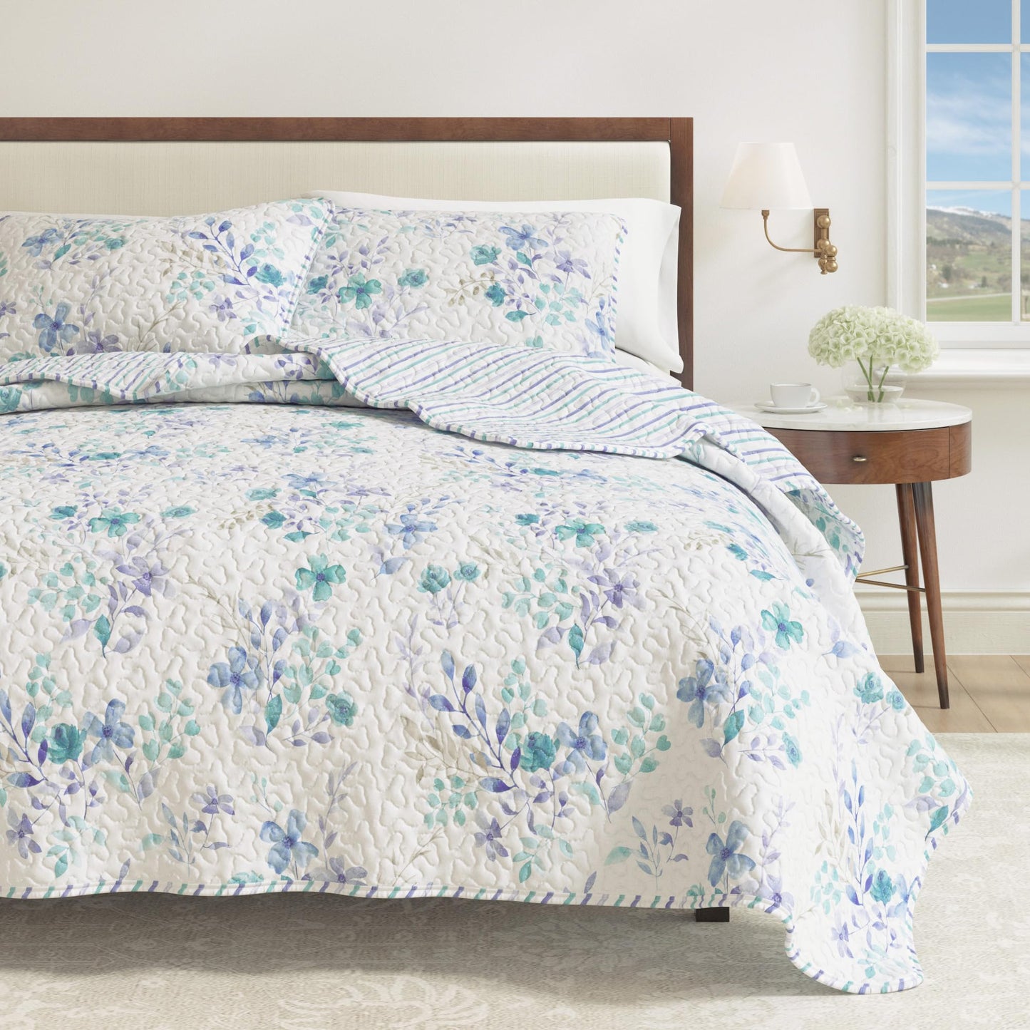 Great Bay Home Floral Quilt Set - 3-Piece King/California King Size Spring Bedding Set - Lightweight, All-Season, Reversible Bedspread (Bouquet)