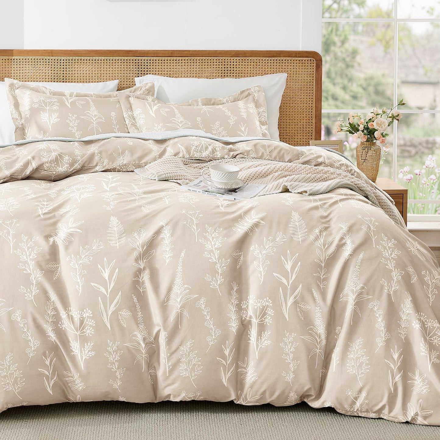 MUXHOMO Duvet Cover Queen Size, Reversible Floral Beige Duvet Cover Set with Zipper Closure, 3 Pieces Botanical Patterns Soft Microfiber Bedding Set with 4 Ties (90"x90", 2 Pillow Cases)