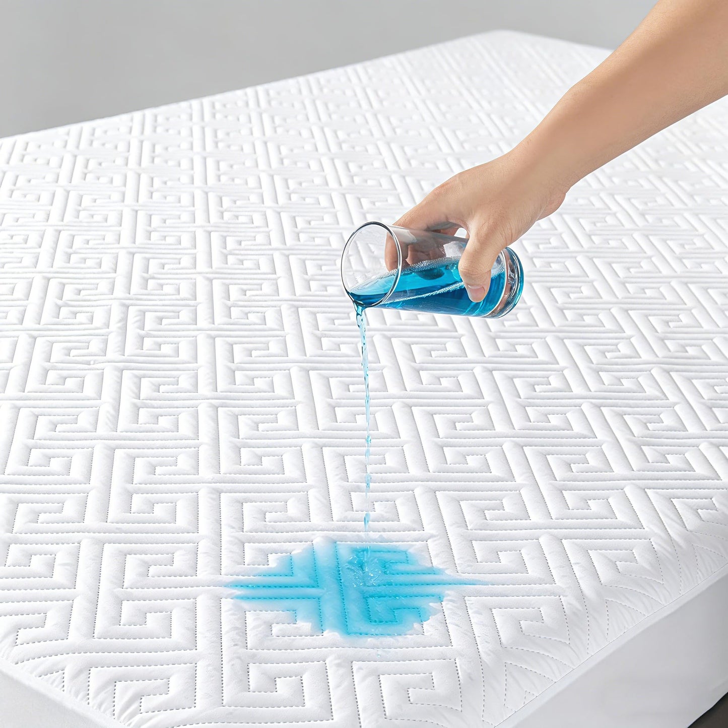 Waterproof Mattress Protector Full Size,Quilted Bed Mattress Cover 325GSM,6"-18''Deep Pocket Fitted Sheet,Ultra-Soft Breathable Noiseless Mattress Pad Cover,Machine Washable Full Mattress Protector