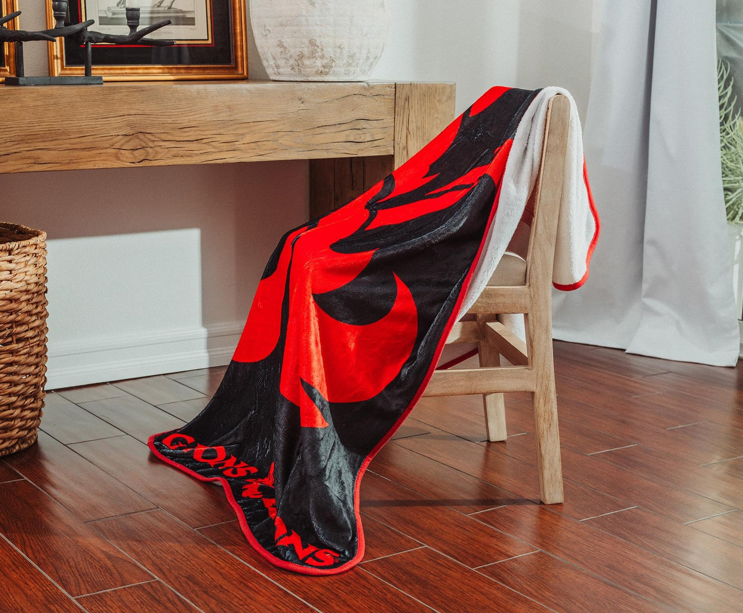 Dungeons & Dragons Logo Fleece Throw Blanket | Soft Polyester Cover for Sofa, Bed | 45 x 60 Inches