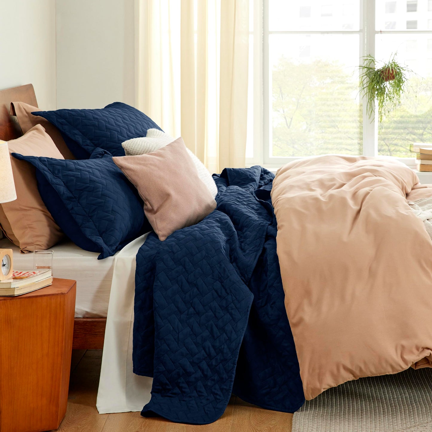 Bedsure Quilts Queen Size - Lightweight Bedspreads Queen Size with Basket Weave Pattern, Soft Quilt Bedding Set, Navy Comforter Set Coverlet for All Seasons with 2 Pillow Shams (90" x 96")