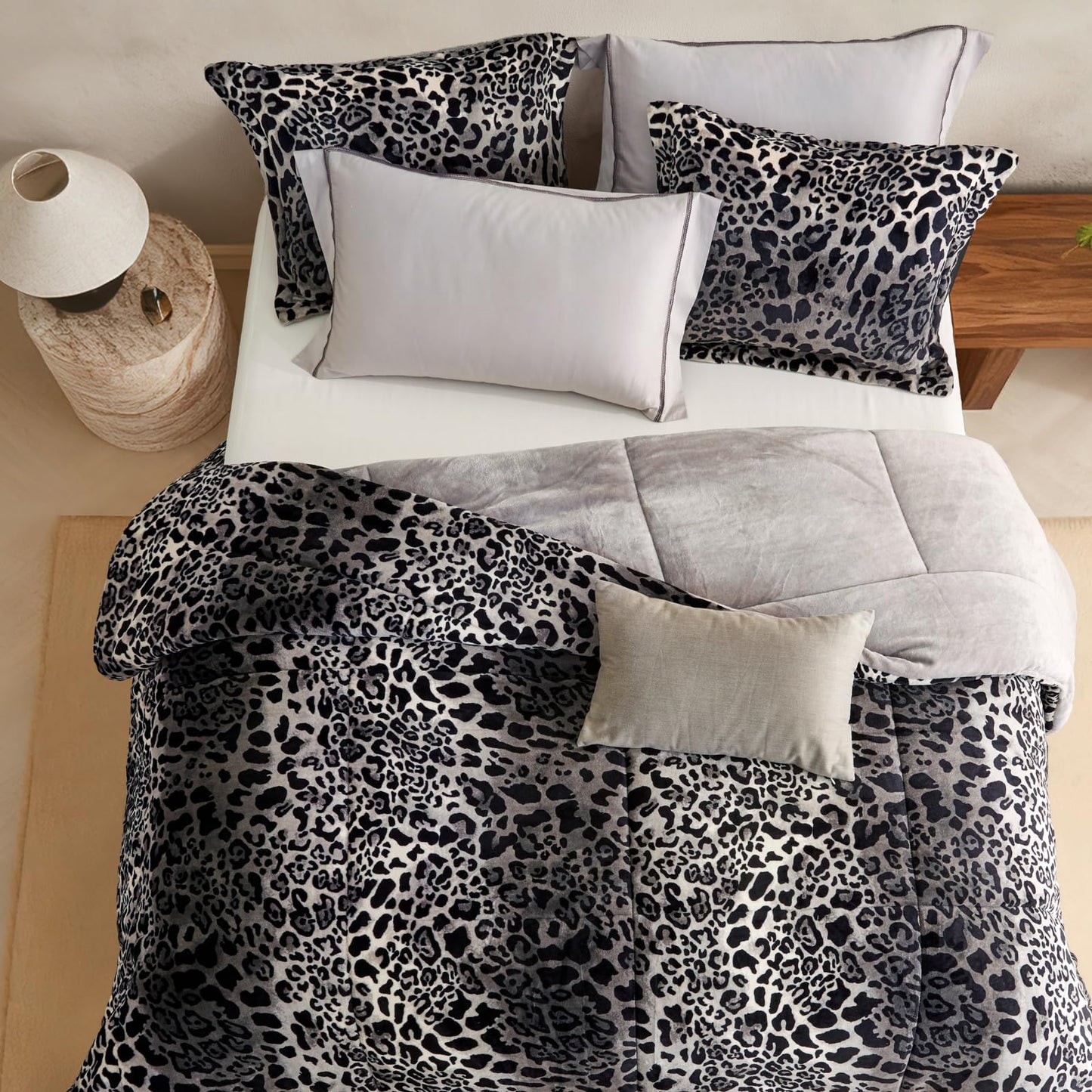 Petrichor Leopard Velvet Flannel Queen Comforter Set-Cheetah Print Western Blanket,Luxury Fuzzy Heavy Bedding Set, 3 Pieces Plush Winter Bed Set with Comforter (90"x90") & 2 Pillow Shams (20"x26")