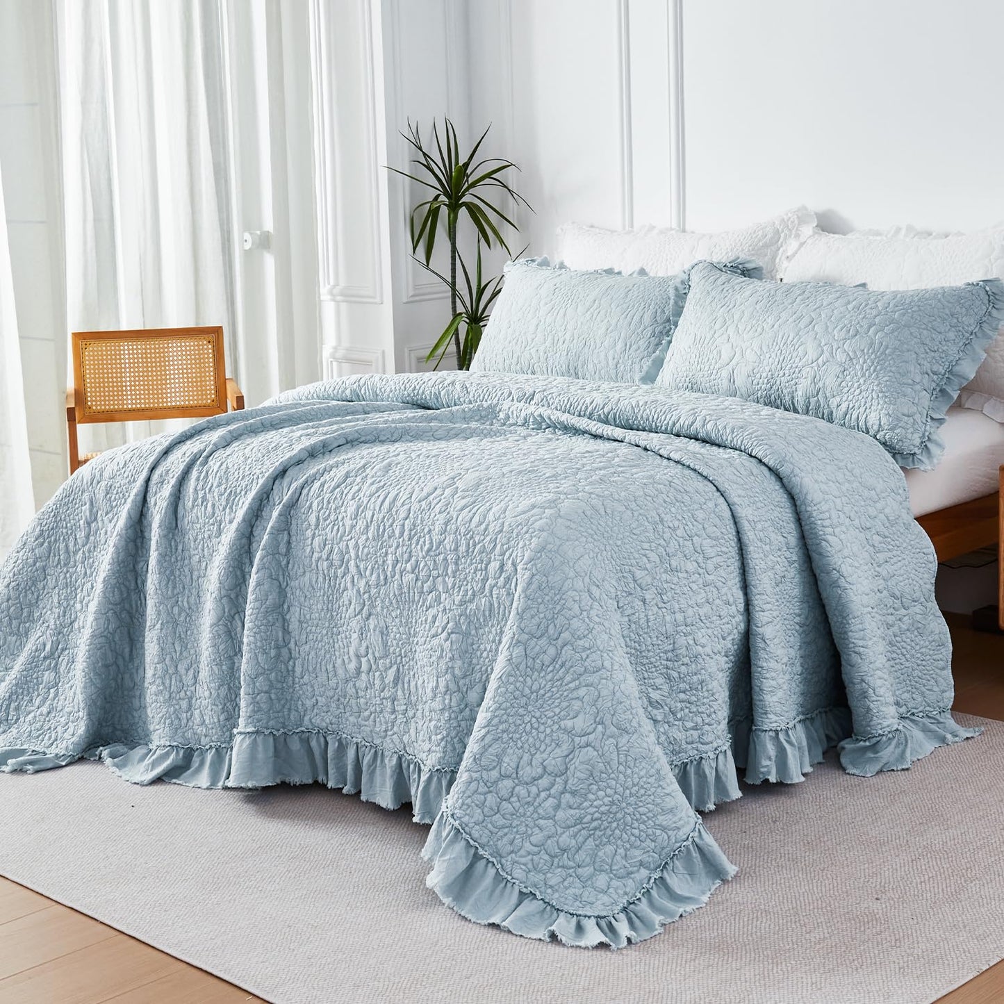 WINLIFE Queen Ruffled Quilt Bedding Set(90''x98''), Soft Stonewashed Bedspread Bedding Dusty Blue Floral Petal Pattern Crinkle Farmhouse Quilted Coverlet & Sets 3PCS for All Season