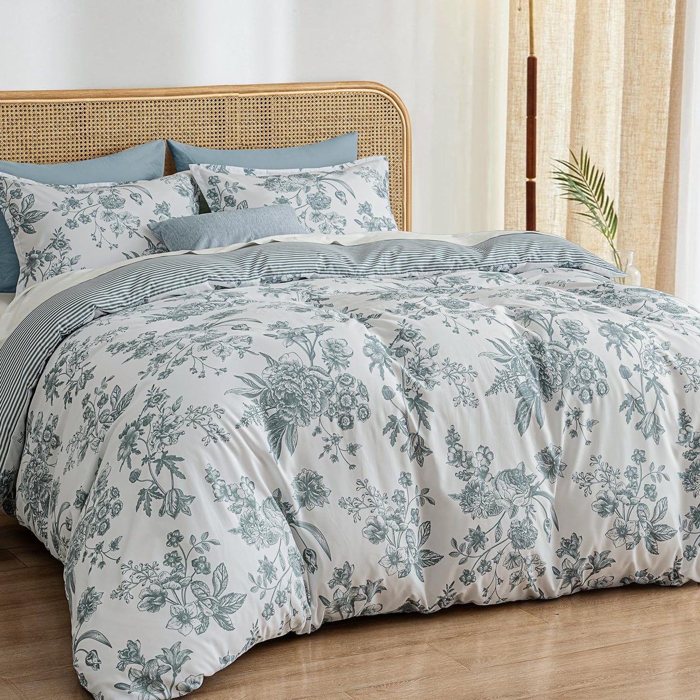PHF Ultra Soft Floral Duvet Cover Queen Size, Printed Bedding Set 3 Pieces, Comfy Farmhouse Pattern Duvet Cover Set with 2 Pillow Shams, Zipper Closure and 8 Ties, 90"x90", Flower-Blue