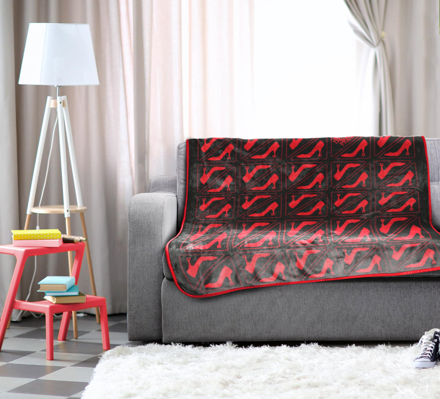 Jay Franco Plush Throw Blanket – Soft & Cozy Fleece Throw for Bedroom & Couch Décor, Official Licensed Product, Black - The Devil Wears Prada, 46x60 - Throw Blanket