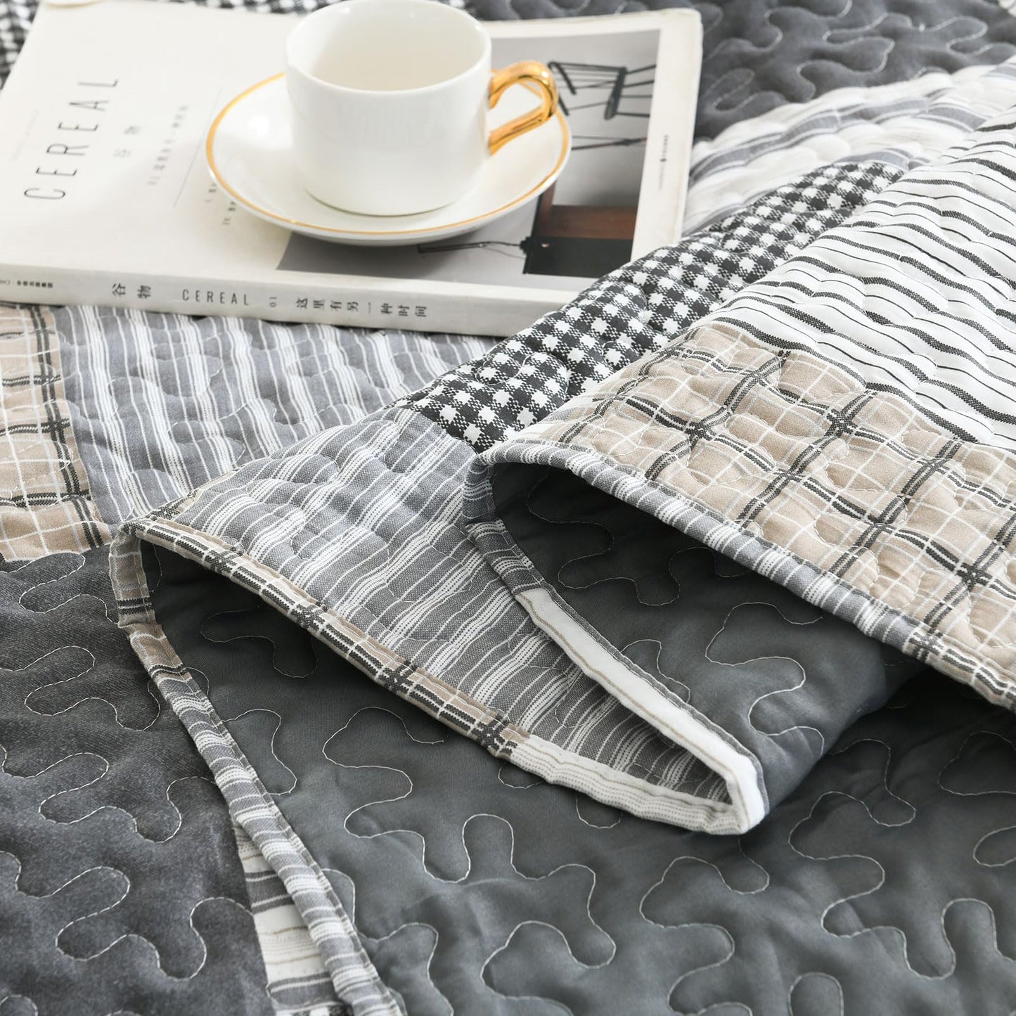 Boryard 3-Piece Queen Quilt Set, Lightweight Soft Full Size Quilt Gray Patchwork Farmhouse Bedspread Coverlet 90x90 inches Spring Bedding Set with 2 Pillow Shams, Grey Plaid Print