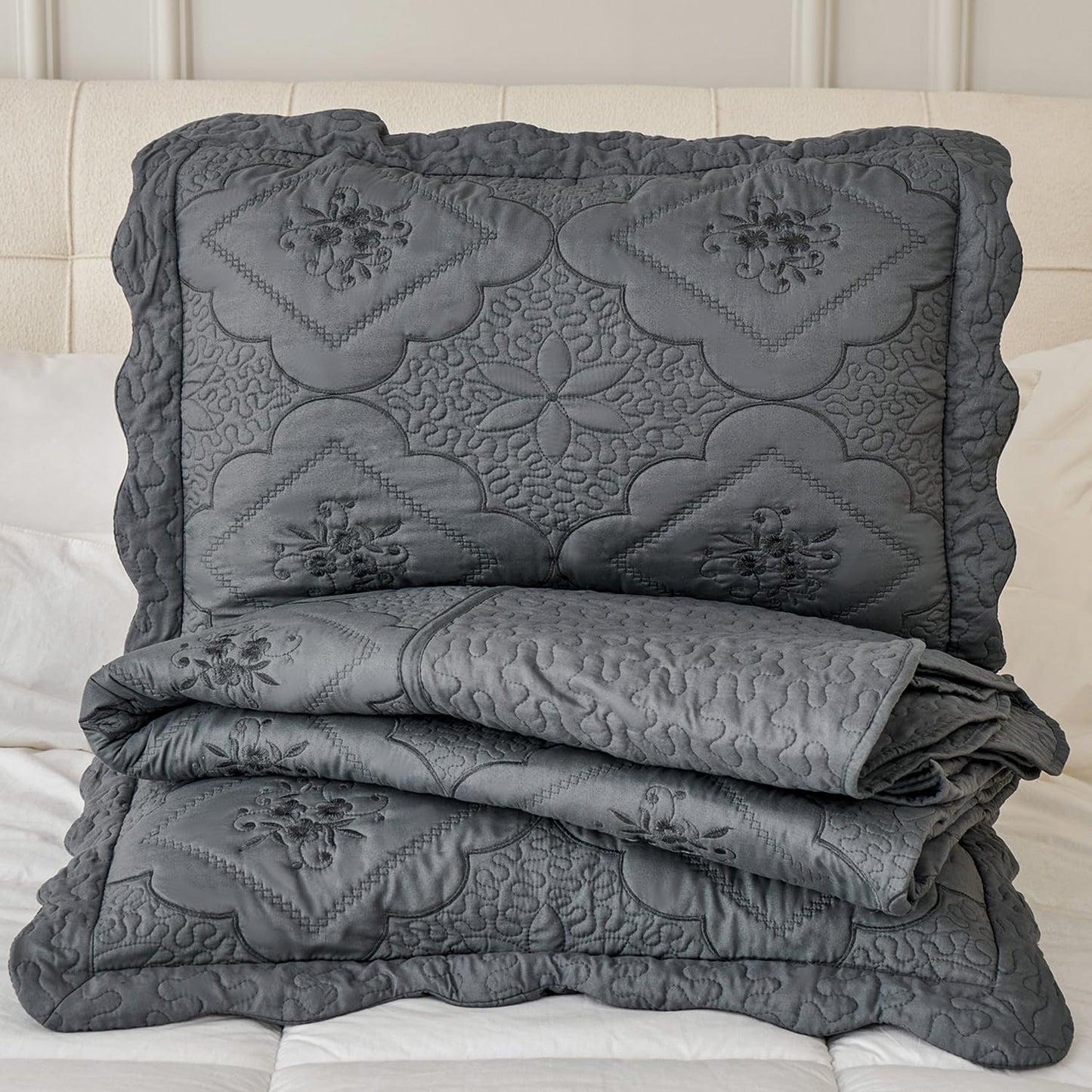 Cmfshape Floral Embroidery Quilt Set,3 Pieces Queen Quilt Bedding Set,Classic Diamond Pattern Quilts,Ultra Soft Lightweight Reversible Bedspread Coverlets for All Season(Grey,90"x90")