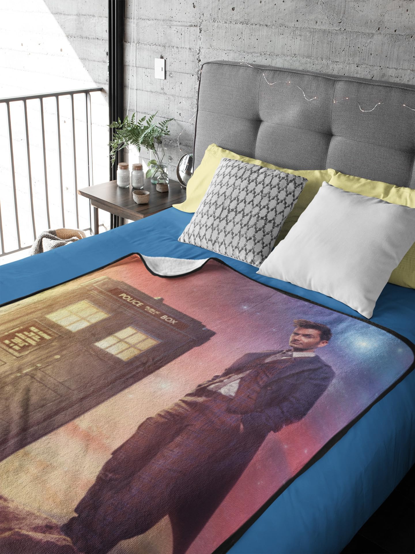 Doctor Who Throw Blanket - 10th Doctor David Tenant Tardis Lightweight Soft Fleece Throw Blanket for Bed and Couch 45" x 60"
