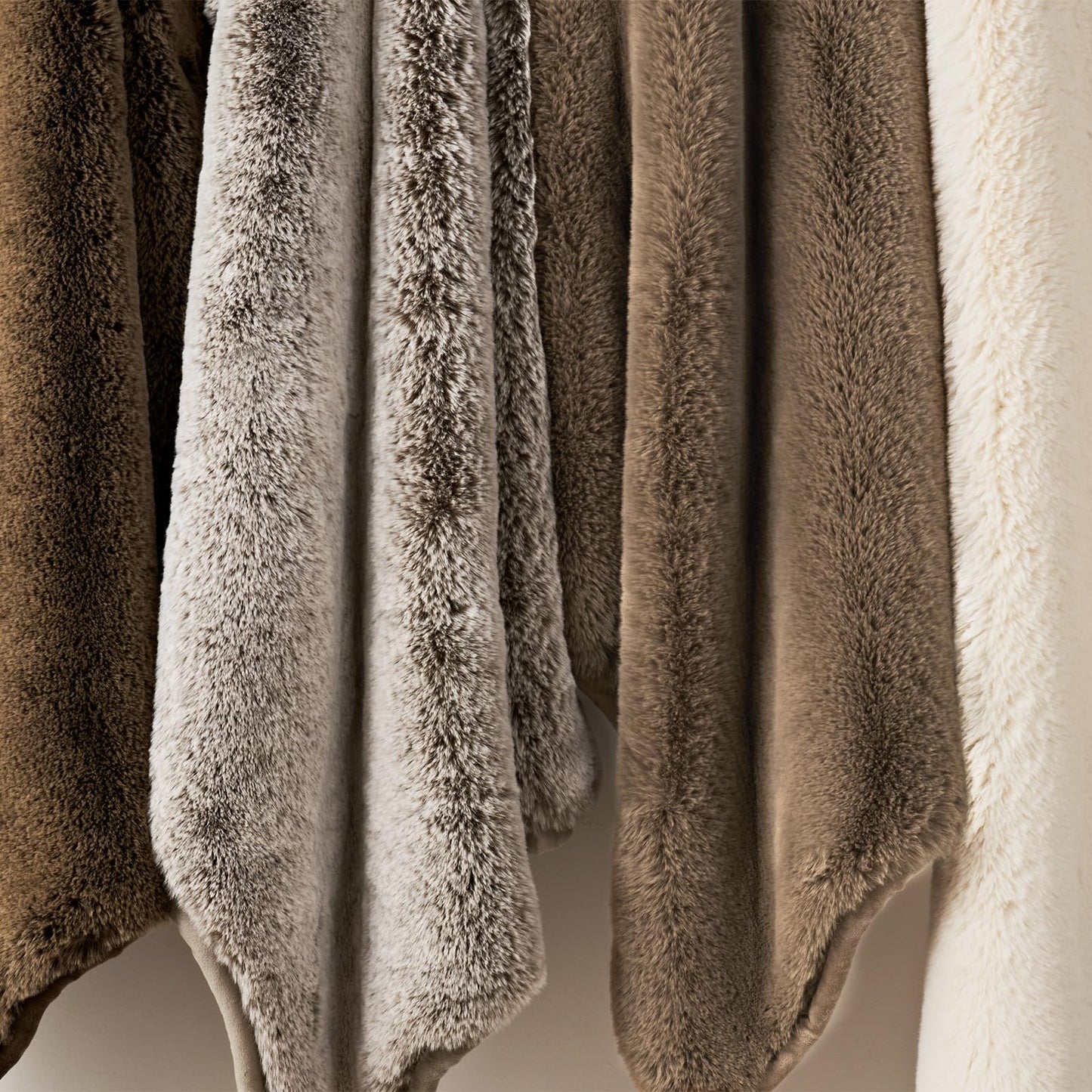 EVERGRACEHOME Luxury Soft Faux Chinchilla Fur Throw Blanket for Couch, Warm Thick Heavy Winter Throw Blanket 1220GSM for Bed, Fluffy Cozy Mink Blanket with Reversible Velvet, Arctic White, 60"x80"