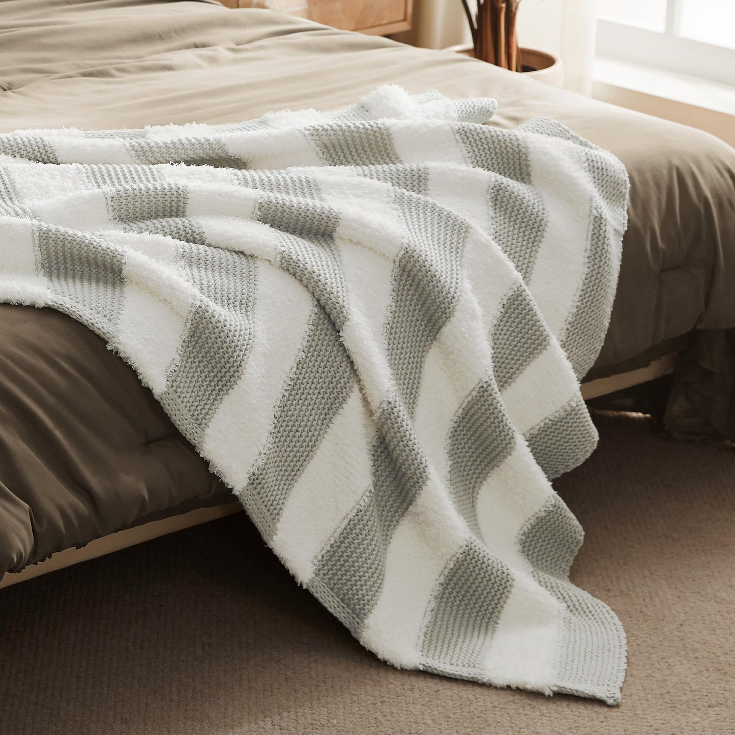 SLEEP ZONE Patchwork Throw Blanket for Couch, Chunky Knit Warm Cozy Decoration Blankets for Living Room Sofa Chair Bed 60"x80", Gray and White