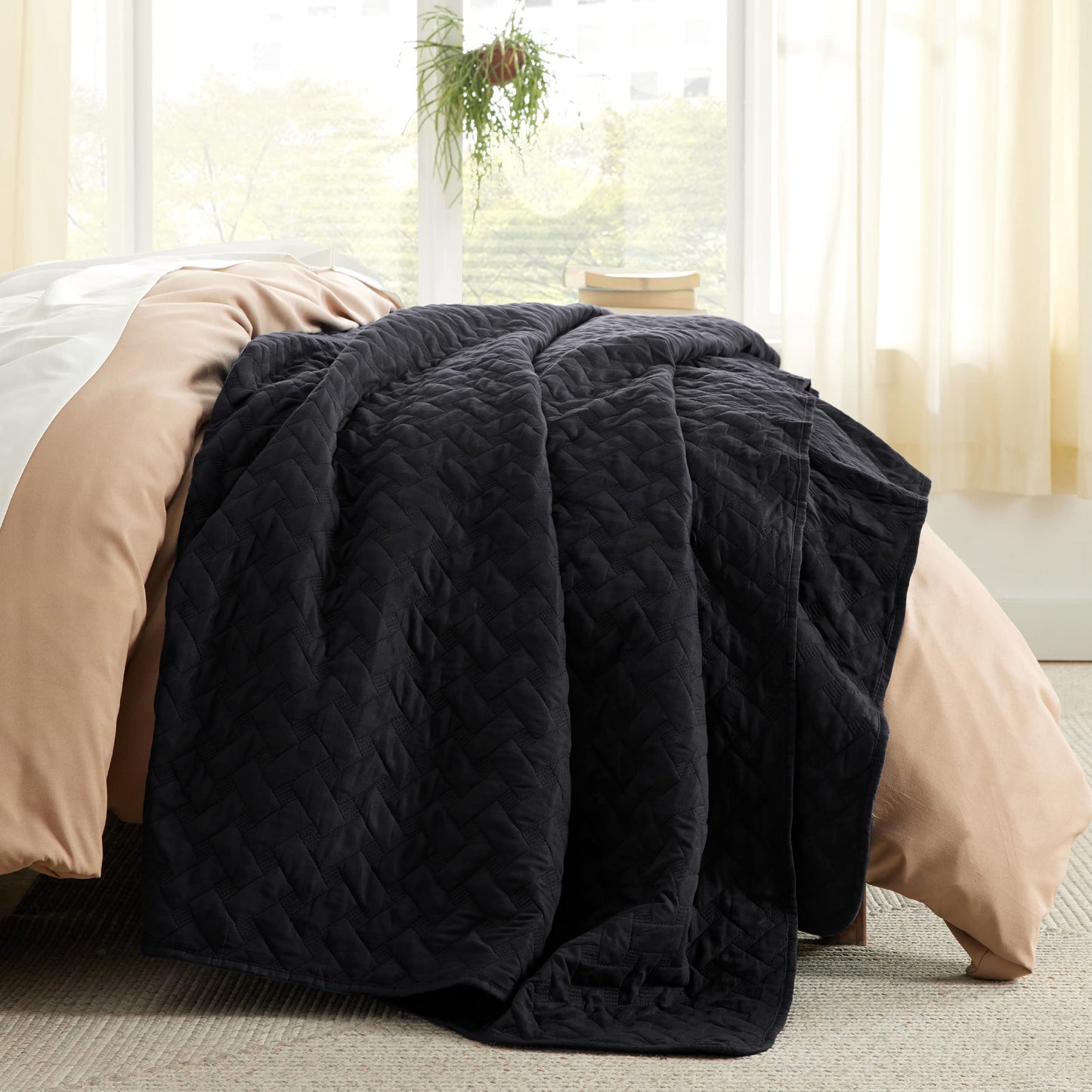 Bedsure Quilts King Size - Lightweight Bedspreads King Size with Basket Weave Pattern, Soft Quilt Bedding Set, Black Comforter Set Coverlet for All Seasons with 2 Pillow Shams (106" x 96")