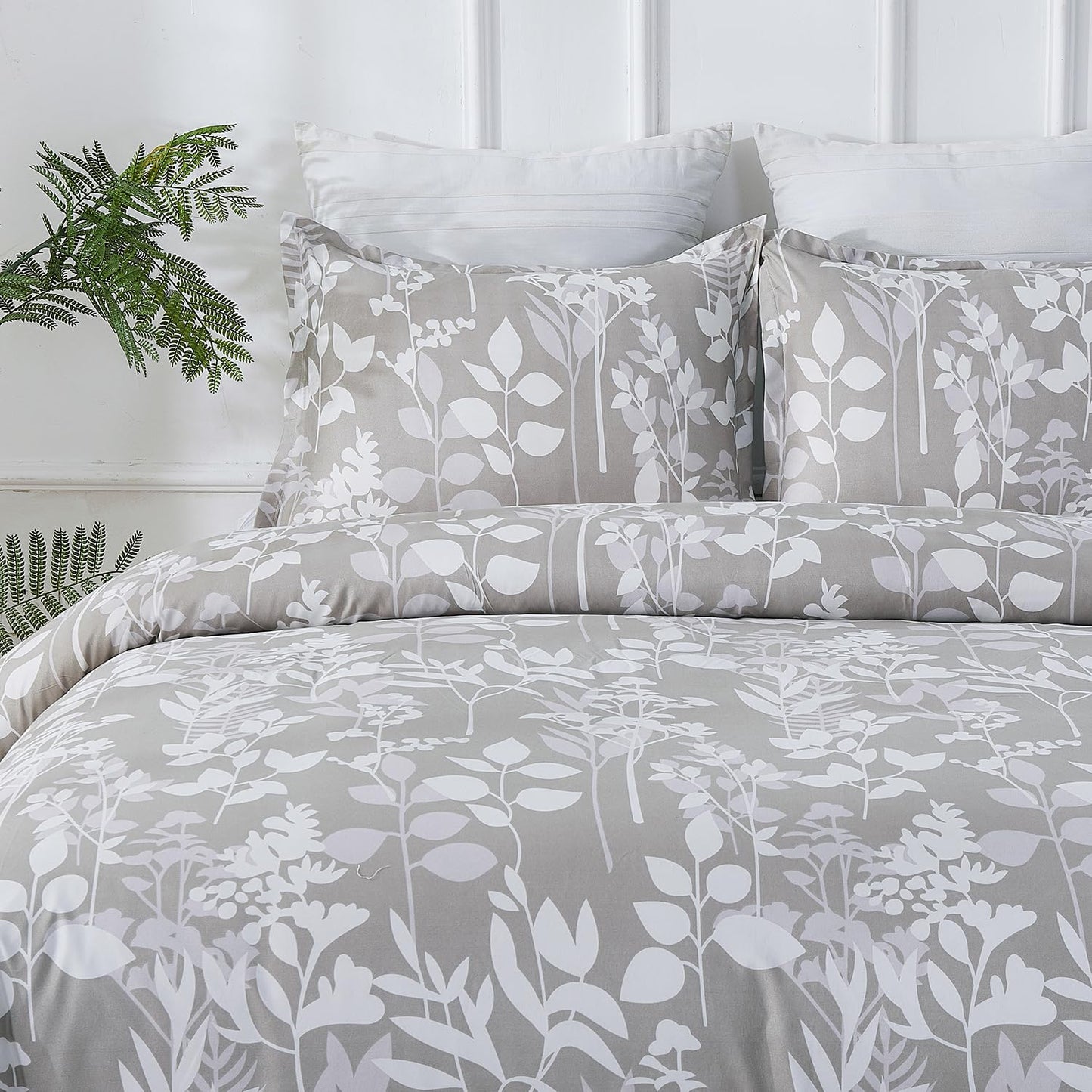 Vaulia Soft Microfiber Floral Duvet Cover King Size, Grey Botanical Print Pattern, Lightweight and Breathable Reversible Design, 3-Piece Set (1 Duvet Cover 2 Pillow Shams)