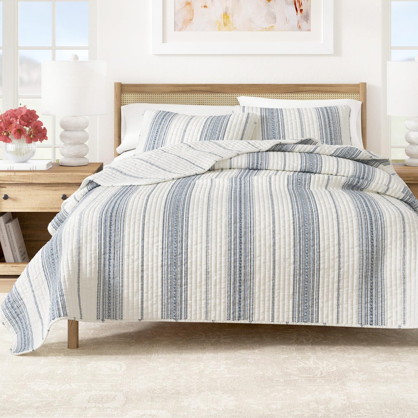 Great Bay Home Striped Quilt Set - 3-Piece Full/Queen Size Farmhouse Bedding Set - Lightweight, All-Season, Reversible Bedspread (Cream/Navy)