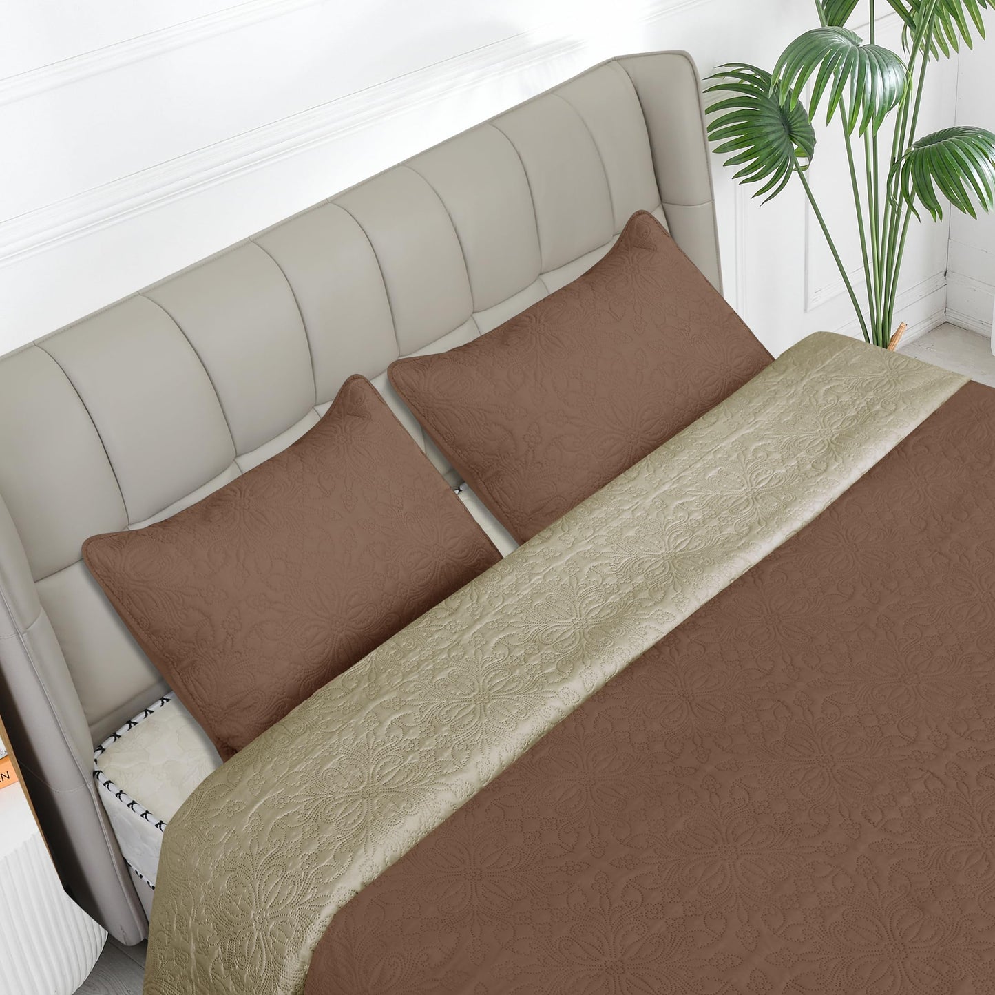 Easy-Going Full/Queen Size Reversible Quilt Set with 1 Quilt and 2 Pillow Shams, Soft Bed Quilt Cover, Water Resistant Lightweight Microfiber Bedspread, Stain Resistant, Damask-Brown/Beige