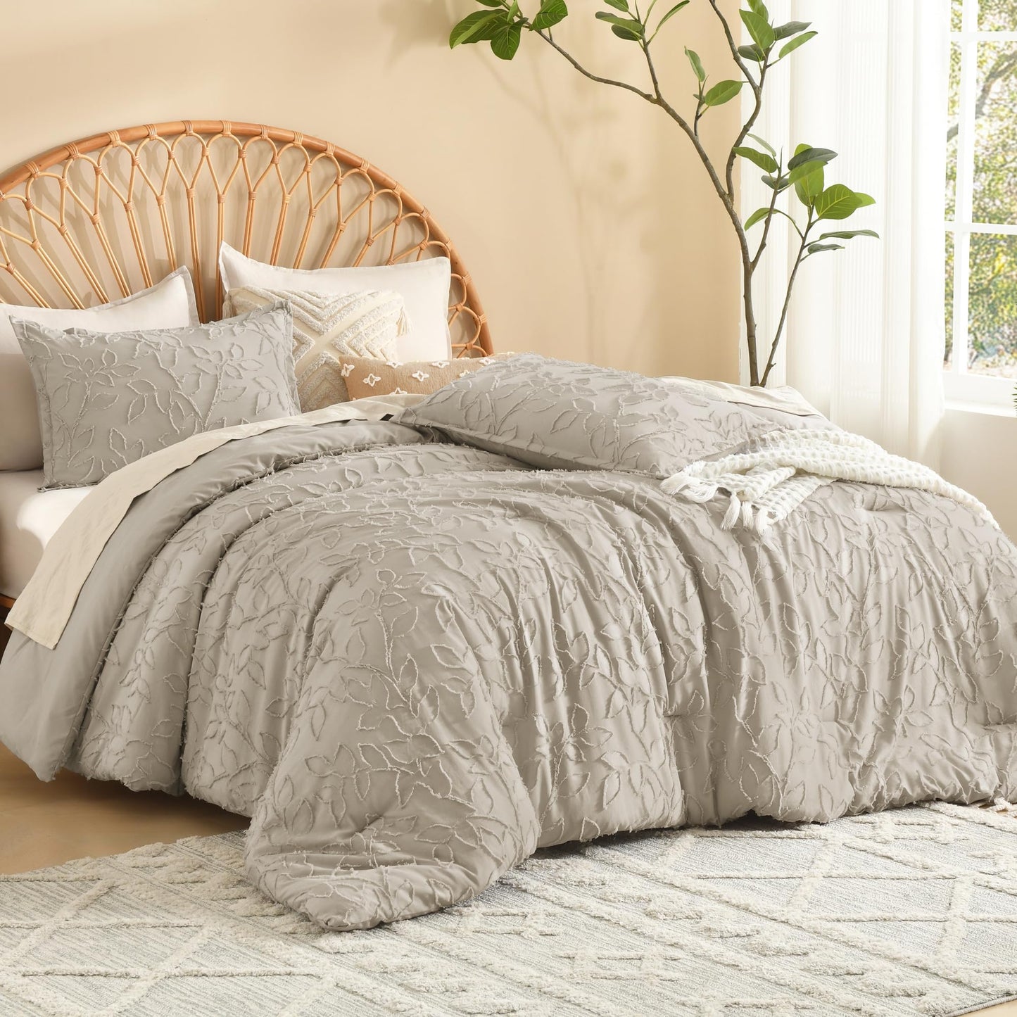 Litanika King Size Comforter Set Oatmeal, 3 Piece Khaki Boho Tufted Bedding, Beige Fluffy Farmhouse Bed Set for All Season with 2 Leaf Pattern Pillowcases（104x90In）