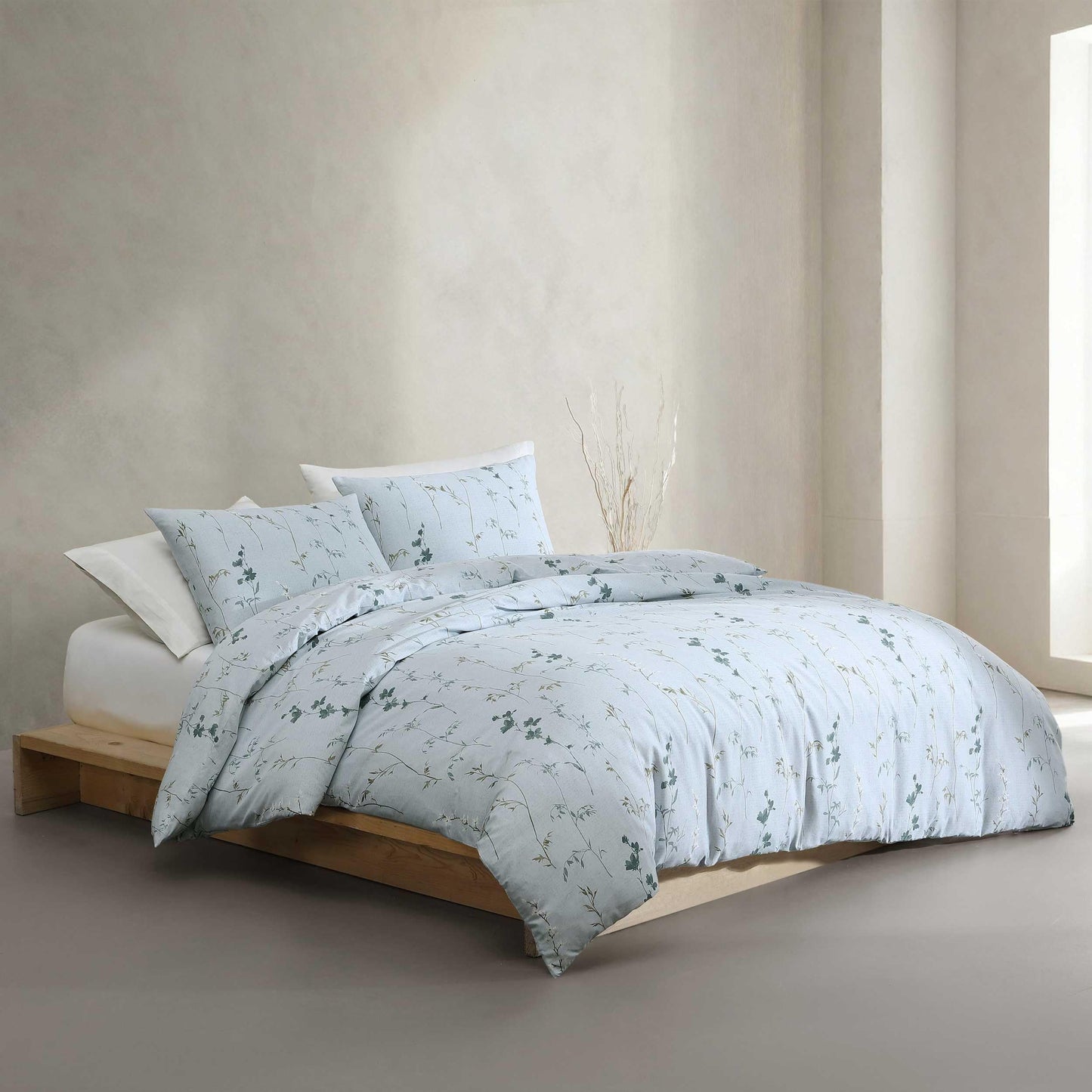 Calvin Klein - King Comforter Set, Cotton Floral Bedding with a Naturally Soft Feel, 3 Piece Bed Set with Matching Pillowcases (Wildflower Blue)