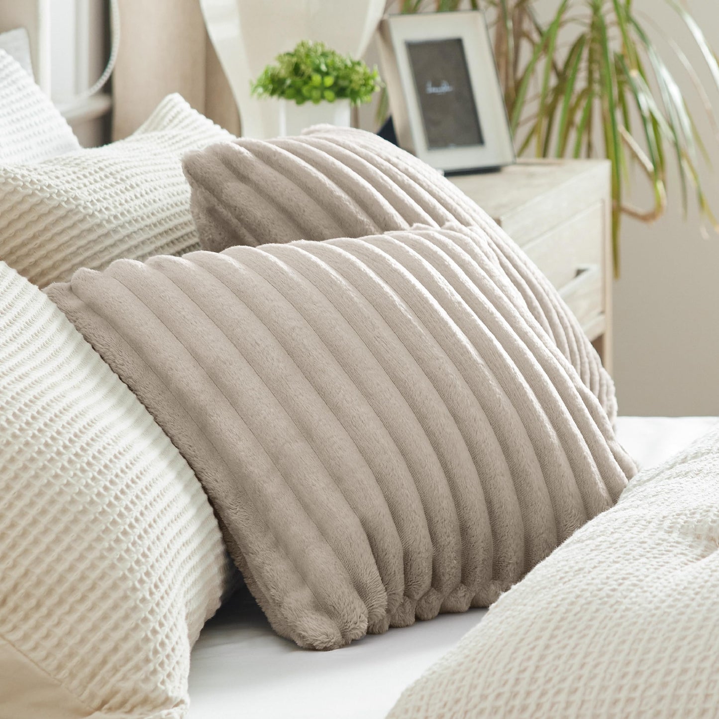 Bedsure Linen Fleece Blanket & Throw Pillow Covers Line