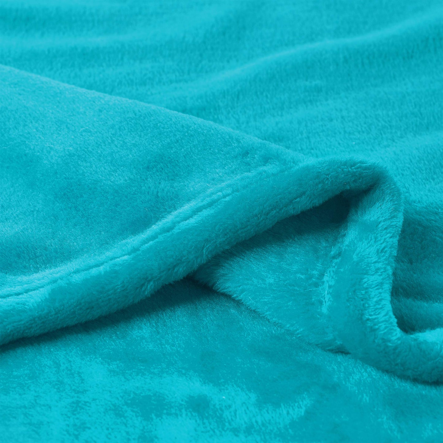 Lavish Home Velvet Throw – Oversized Microfiber Velvet Solid Polyester Throw Blanket – Breathable and Machine Washable in Lagoon Green