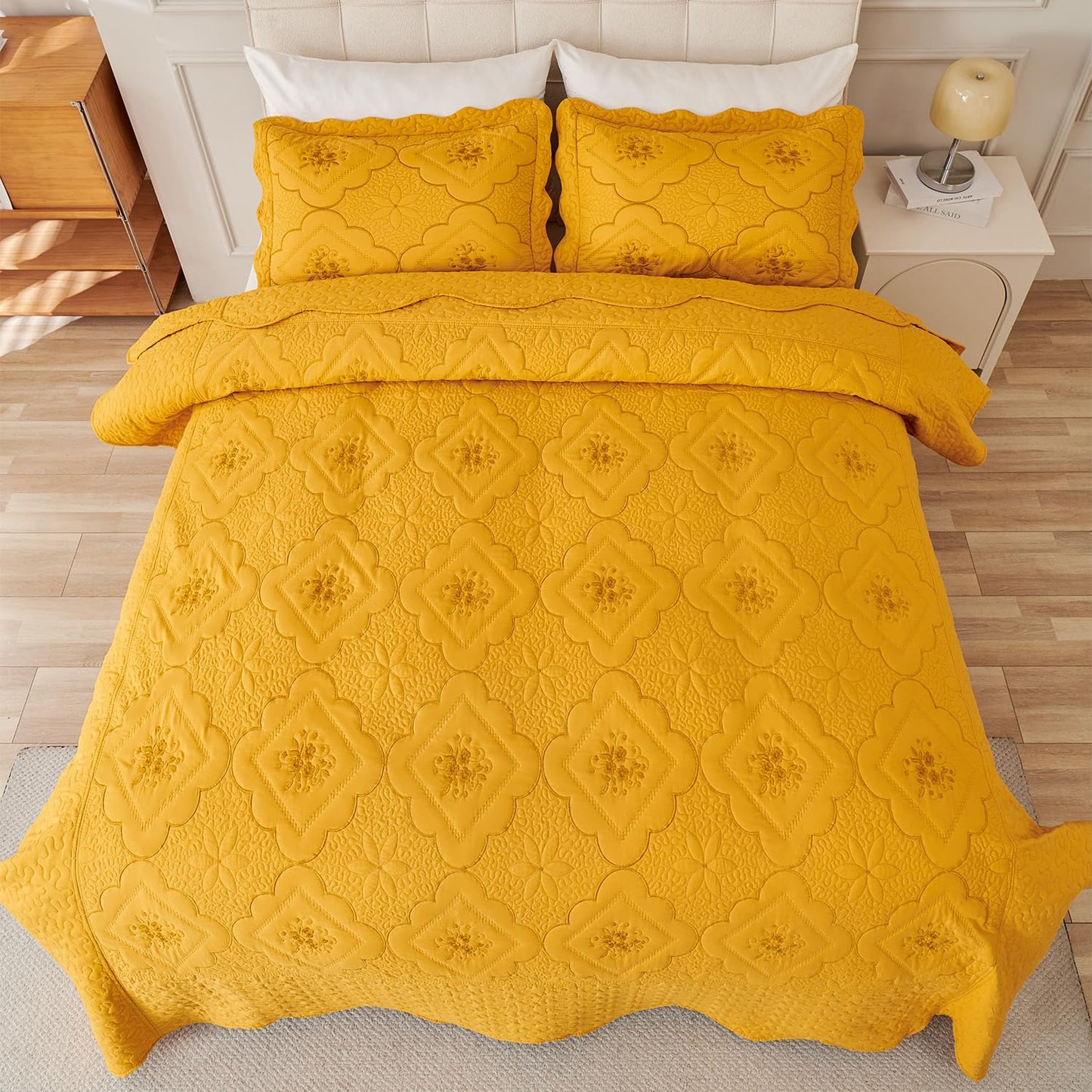 Cmfshape Floral Embroidery Quilt Set,3 Pieces Queen Quilt Bedding Set,Classic Diamond Pattern Quilts,Ultra Soft Lightweight Reversible Bedspread Coverlets for All Season(Gold,90"x90")