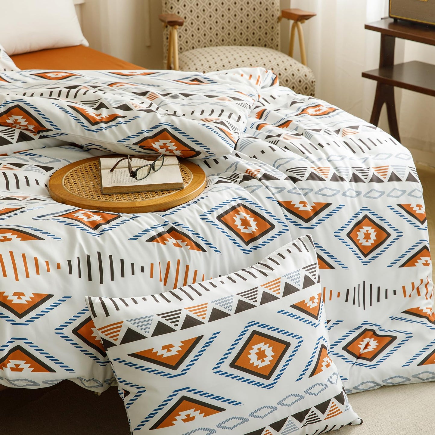 CLOTHKNOW Aztec Geometric Queen Comforter Set 3Pcs Boho Bedding Comforter Sets Southwest Comforter Bohemian Comforter with 2 x Pillowcases