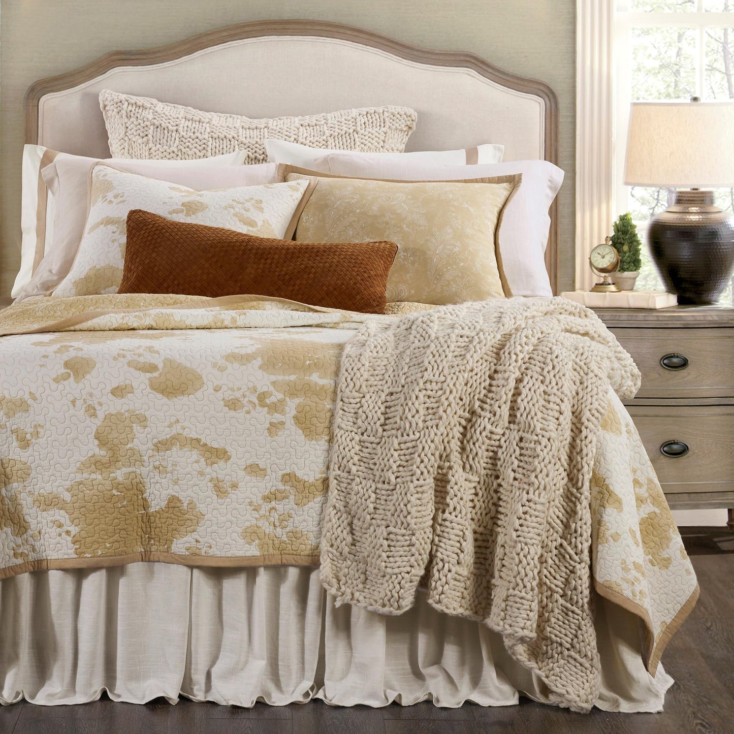 Paseo Road Elsa Queen Cotton Quilt Set, 3 Piece Western Bedding Set with Pillow Shams, Light Tan Cow Print Reversible Quilt, Soft Cozy Rustic Farmhouse Bedding, Lightweight Quilt, Southwestern Bedding