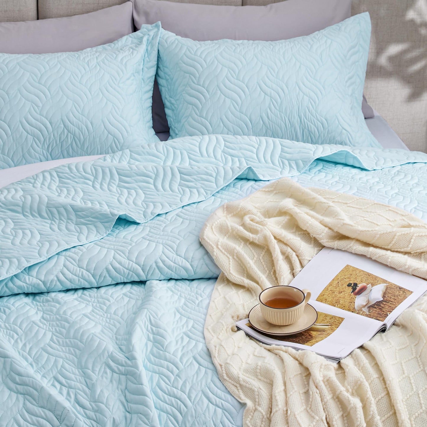 Love's cabin California King Size Quilt Bedding Set Light Blue Bedspread - Cal King Summer Lightweight Bedspread Comforter - Wave Pattern Coverlet for All Season - 3 Pieces (1 Quilt, 2 Pillow Shams)