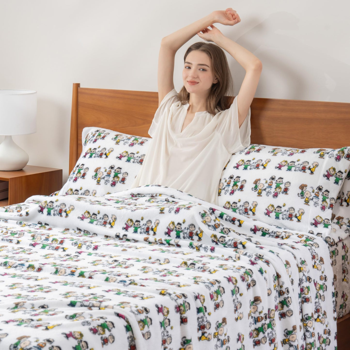 Berkshire Peanuts® Velvetloft® Plush Full Sheet Set,Extra Warm Fleece Sheets,4-Piece Cute Character Snoopy Printed Soft Plush Sheet Set,Laughing Small White